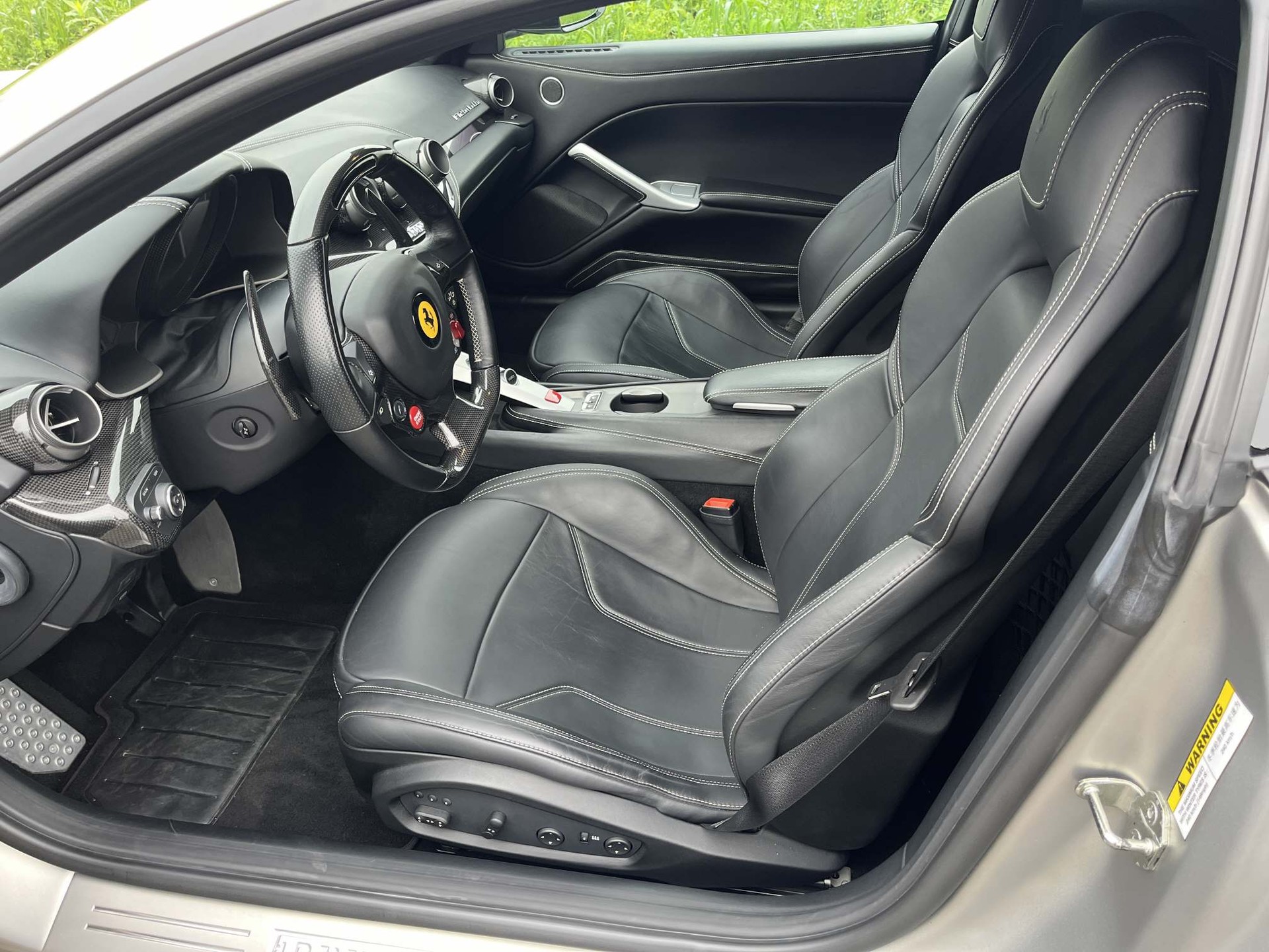 FERRARI F12-image-8