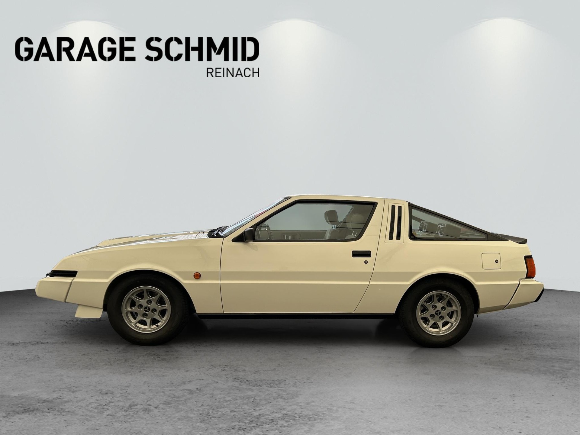 MITSUBISHI Starion 2000 Turbo EX-showroom-element-3