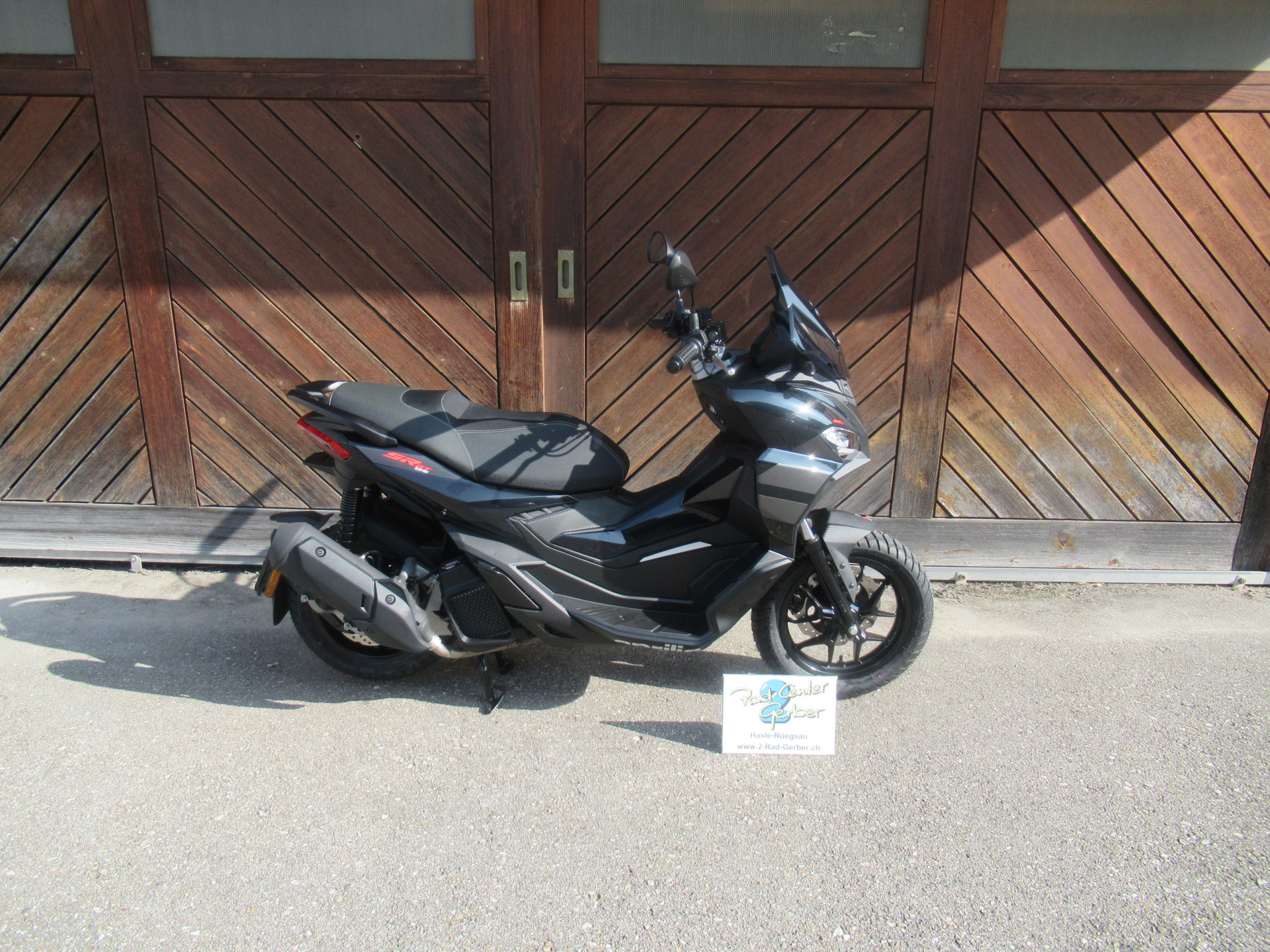 APRILIA SR GT 125-image-1