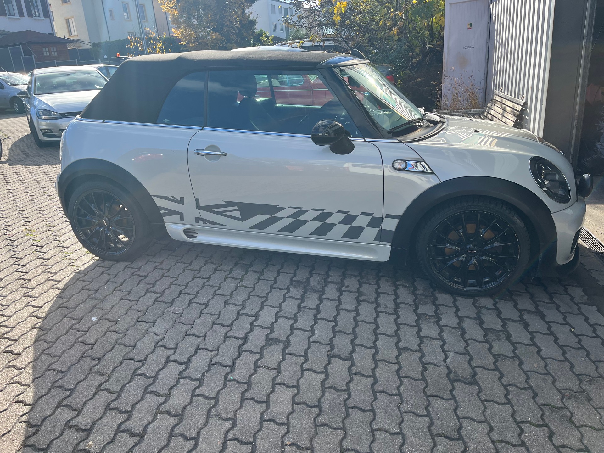 MINI Cooper S Cabriolet-image-1
