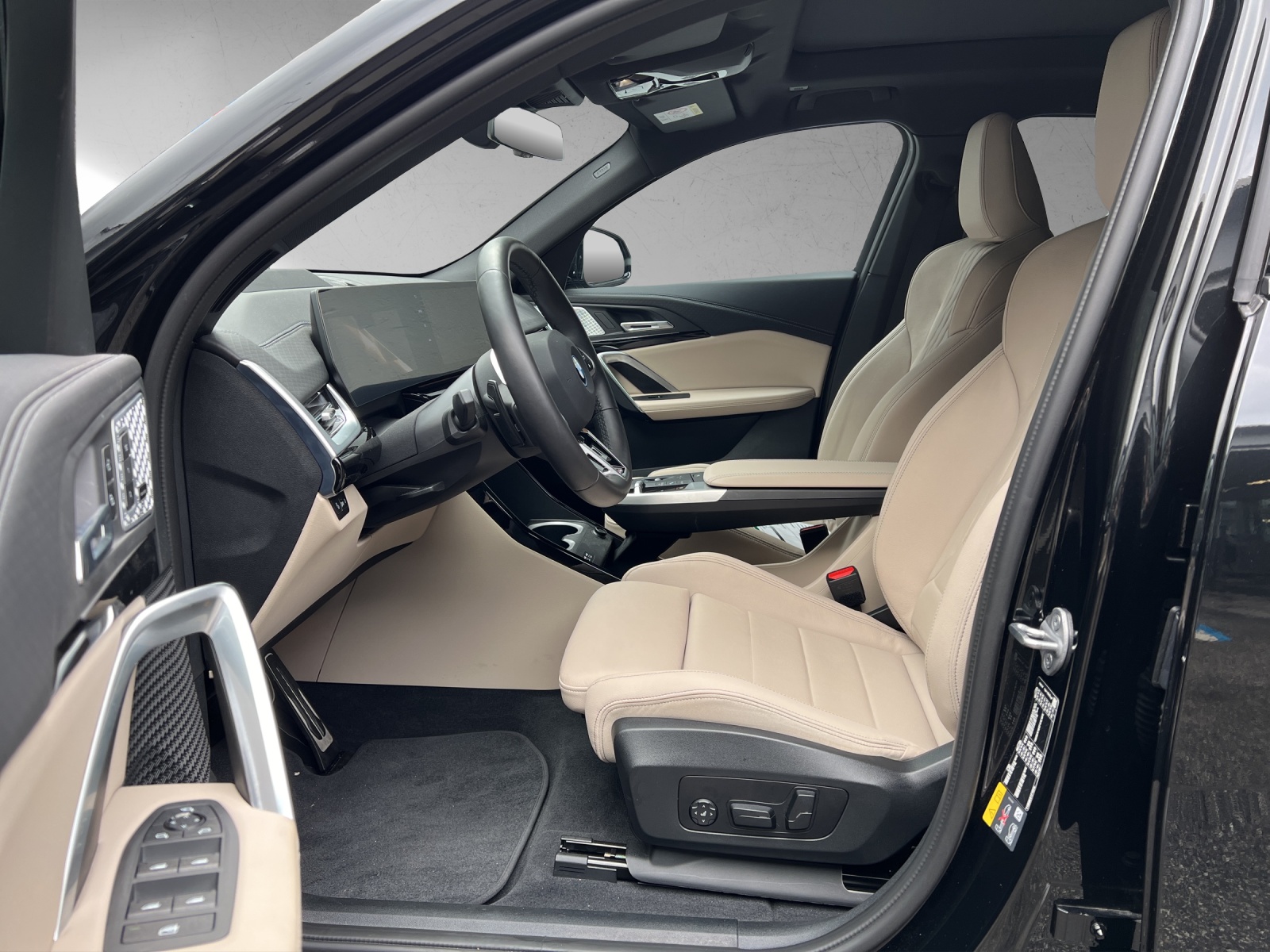 BMW iX2 xDrive 30 M Sport-image-19