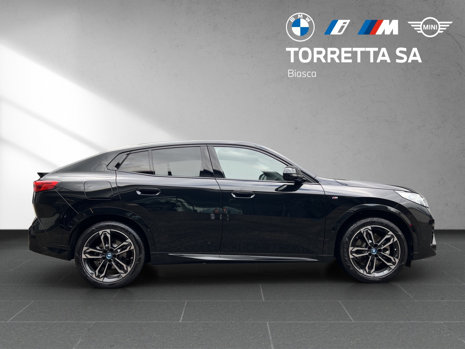 BMW iX2 xDrive 30 M Sport-image-6
