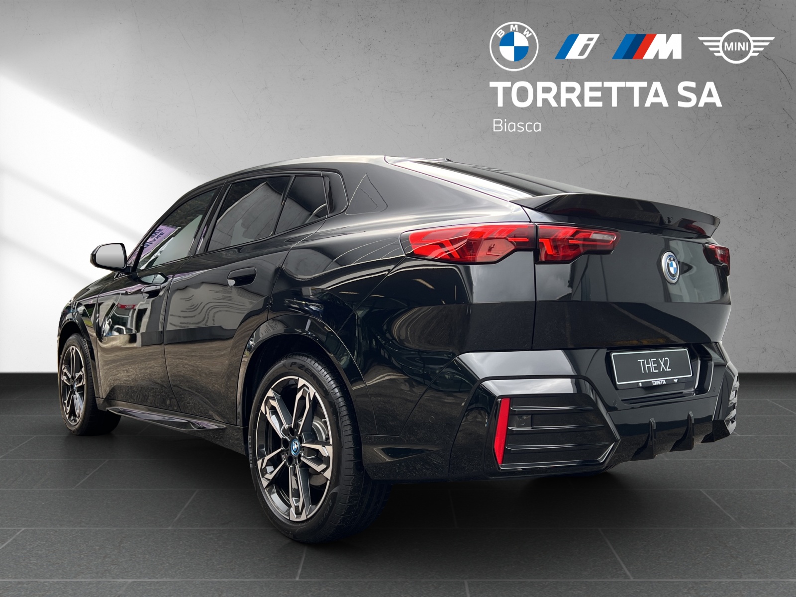 BMW iX2 xDrive 30 M Sport-showroom-element-3
