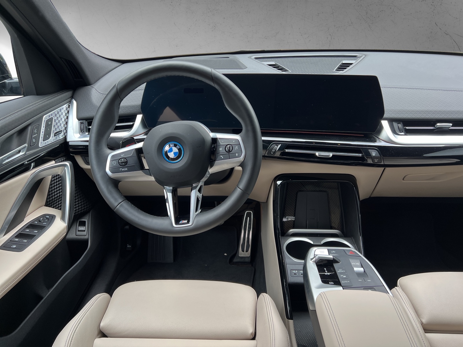 BMW iX2 xDrive 30 M Sport-image-14