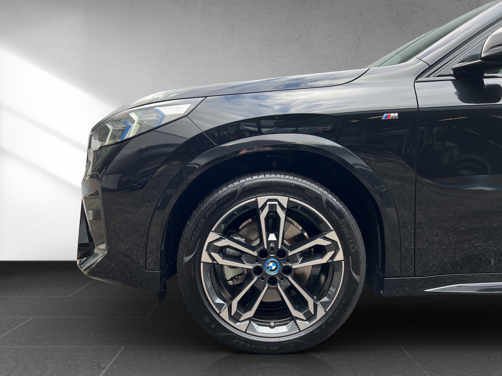 BMW iX2 xDrive 30 M Sport-image-9