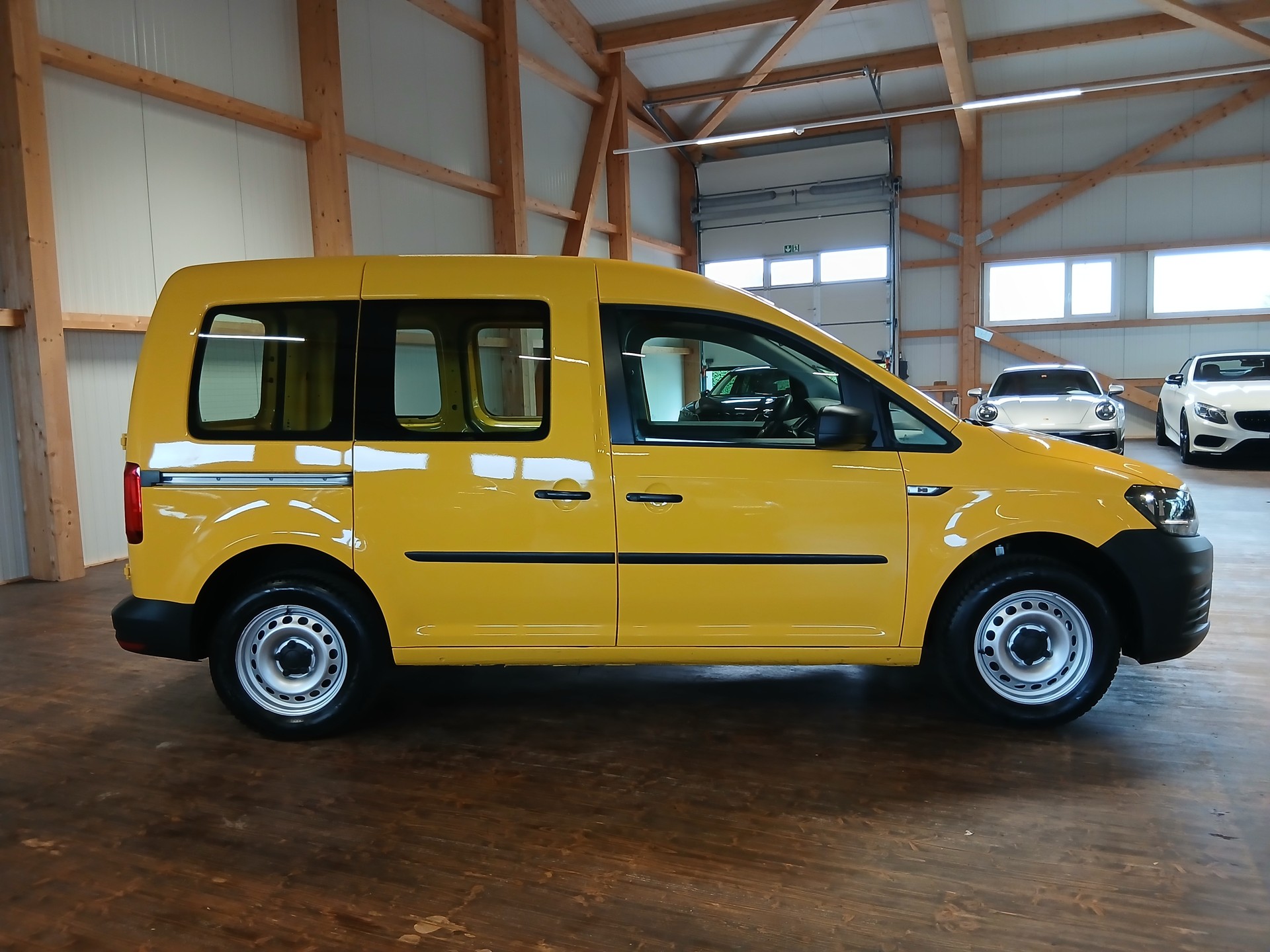 VW Caddy 1.0 TSI BlueMotion Technology-showroom-element-2