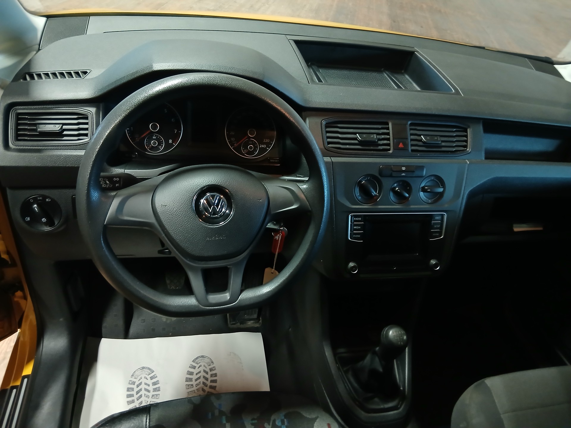 VW Caddy 1.0 TSI BlueMotion Technology-image-8