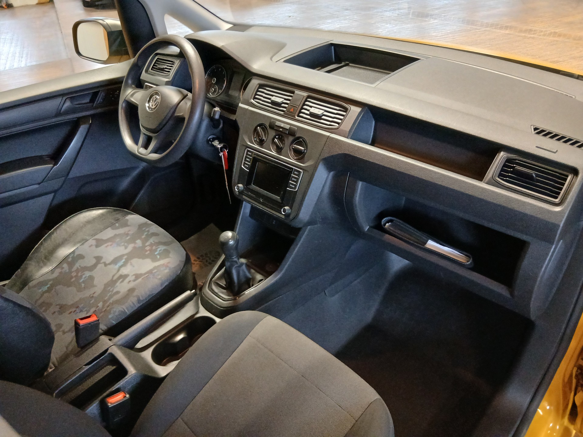 VW Caddy 1.0 TSI BlueMotion Technology-image-10