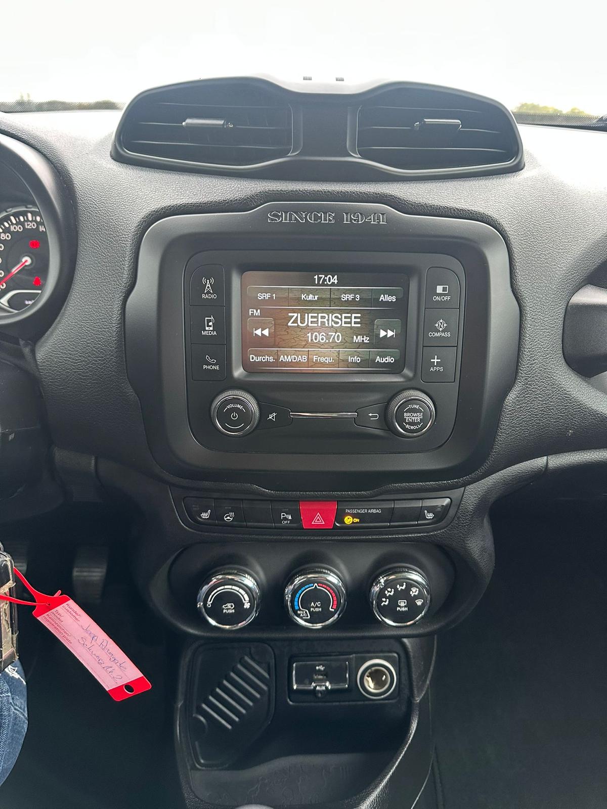 JEEP Renegade 1.4 Turbo Street Edition-image-17
