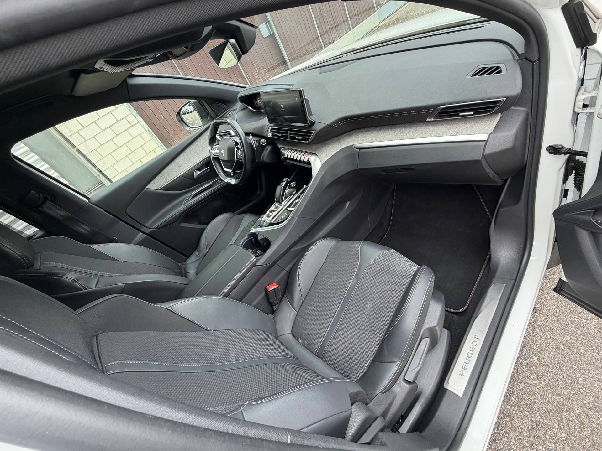 PEUGEOT 5008 1.5 BlueHDi GT EAT8-image-12