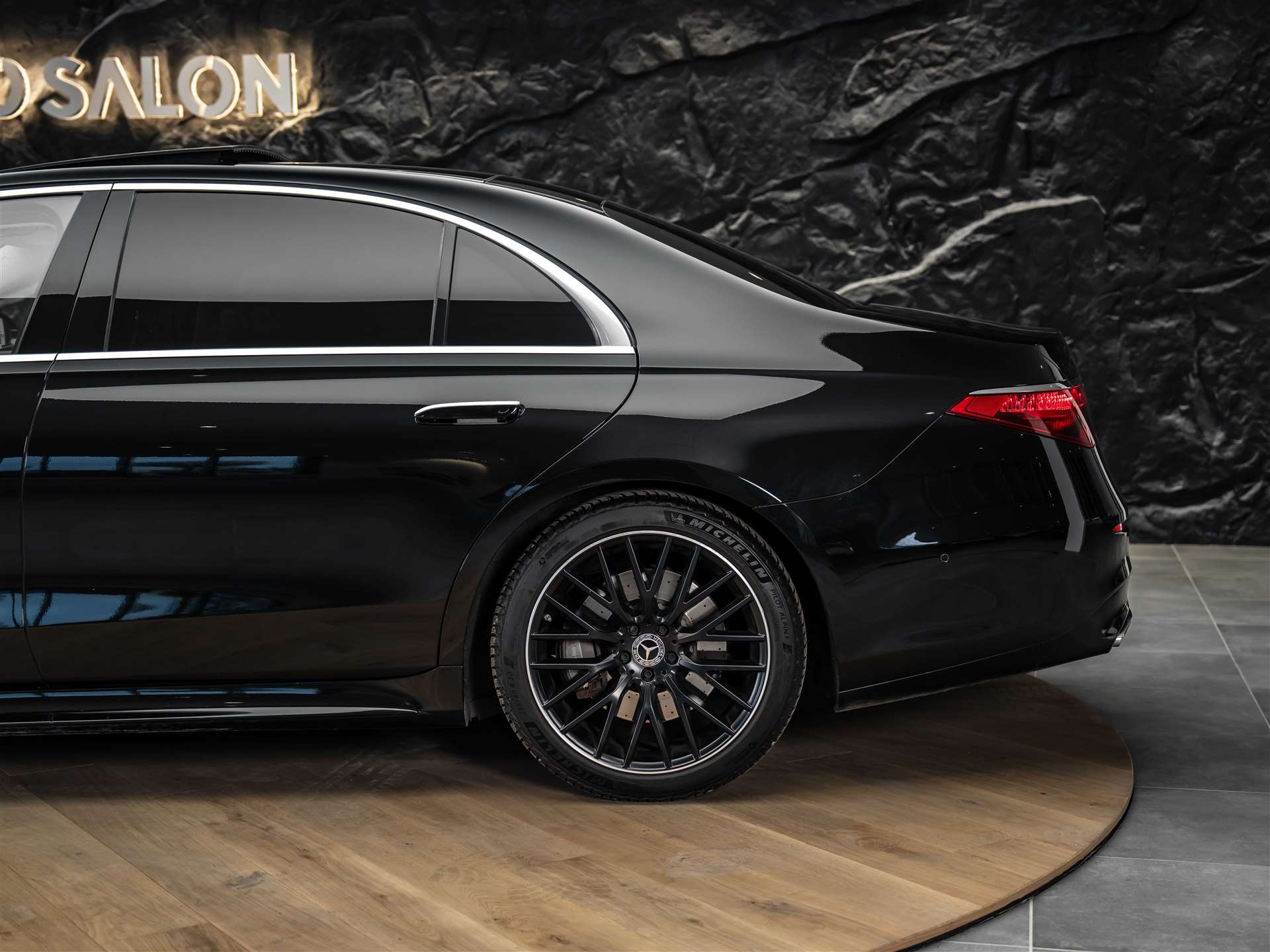 MERCEDES-BENZ S 500 L AMG Line 4matic *CH Auto*Panorama*Massage*-image-23