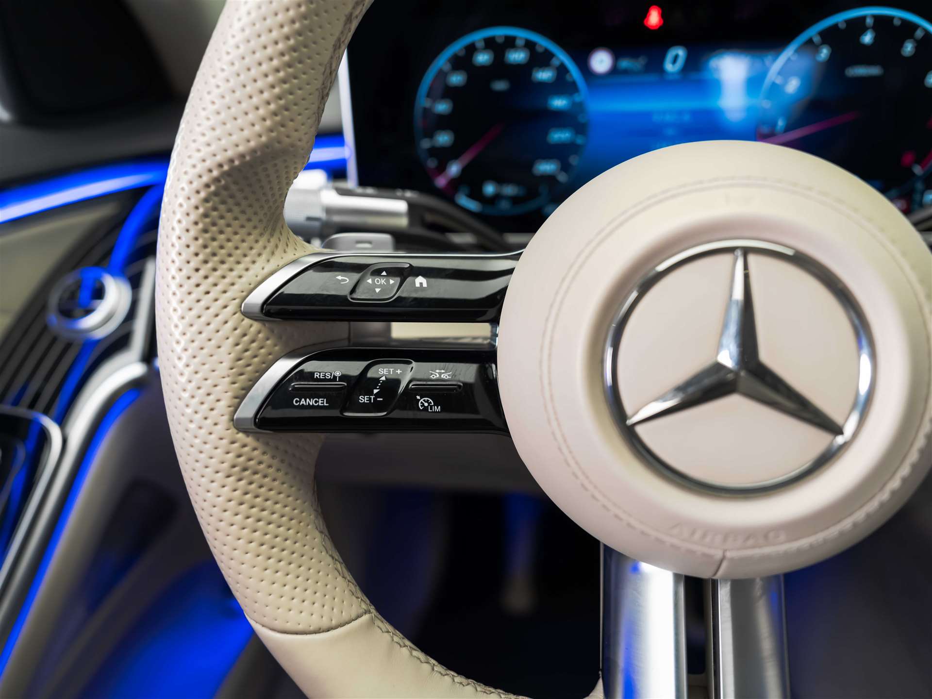 MERCEDES-BENZ S 500 L AMG Line 4matic *CH Auto*Panorama*Massage*-image-34