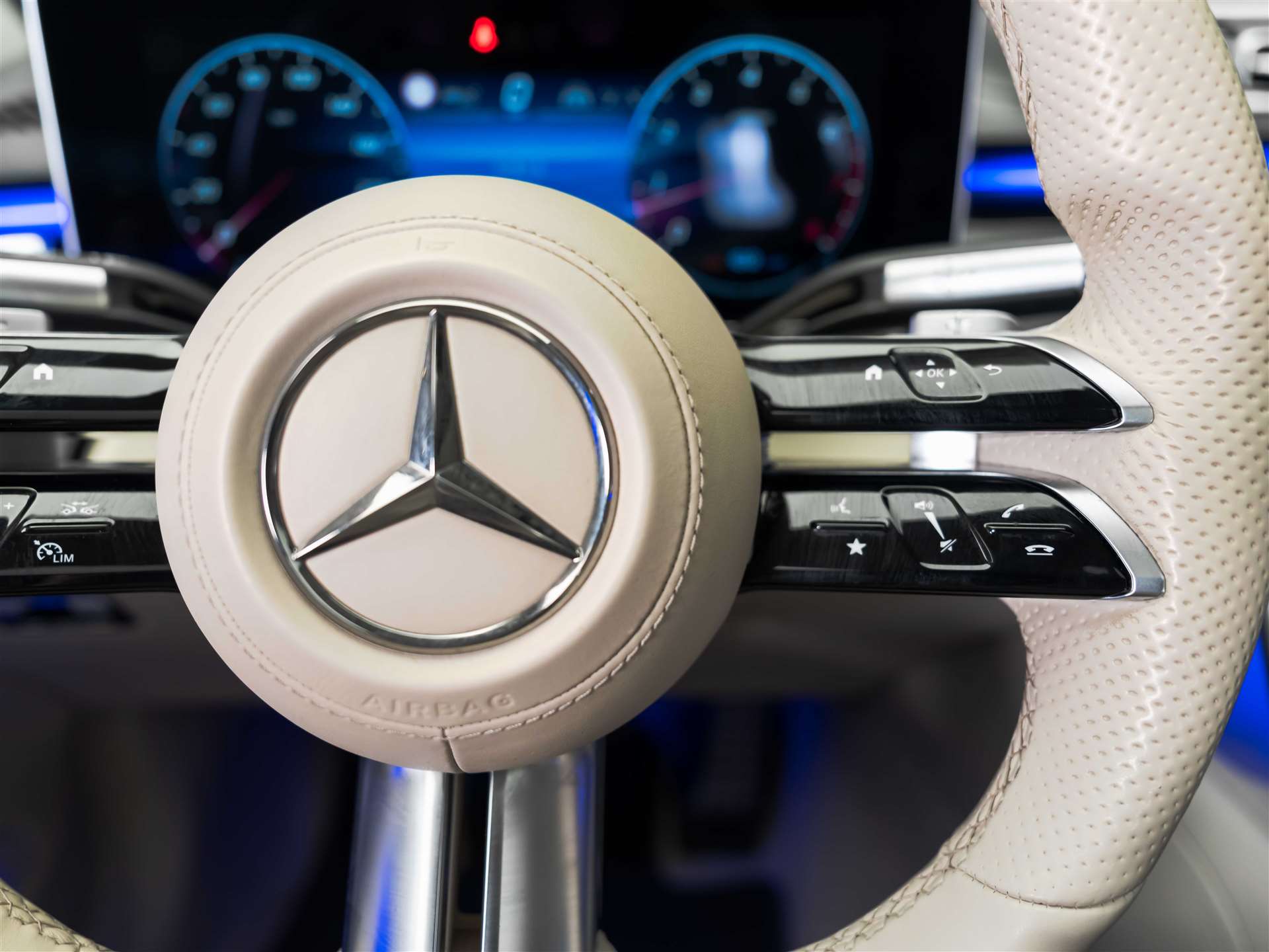 MERCEDES-BENZ S 500 L AMG Line 4matic *CH Auto*Panorama*Massage*-image-35