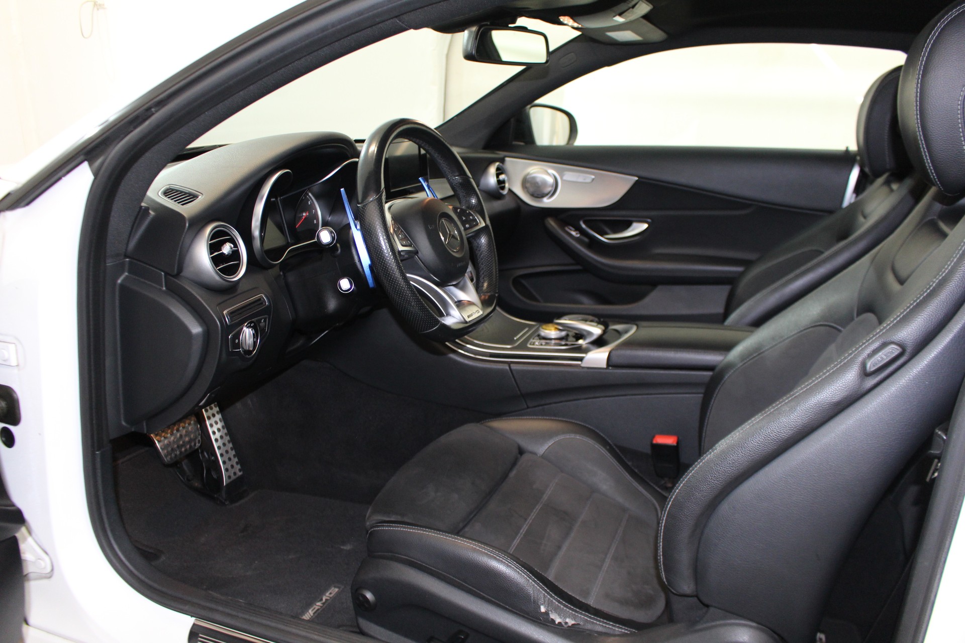 MERCEDES-BENZ C 200 4matic Coupé-image-6