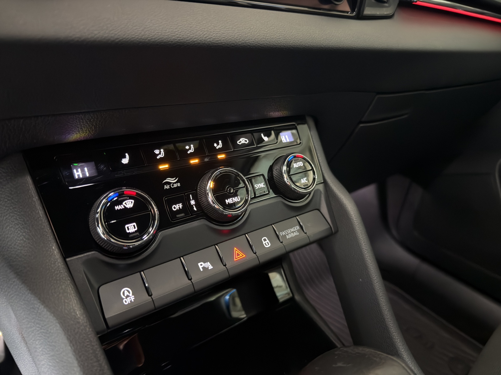 SKODA Karoq 1.5 TSI SportLine DSG-image-13