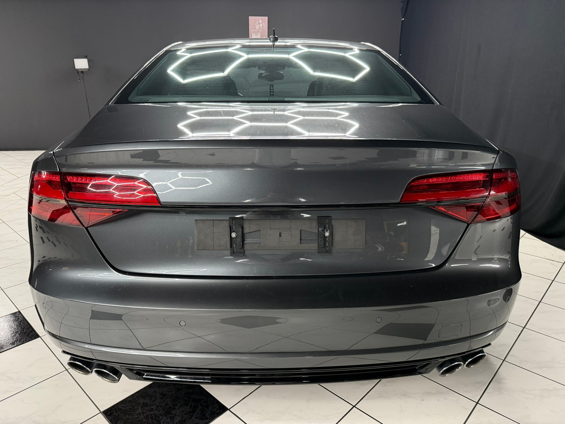 AUDI S8 4.0 TFSI V8 quattro tiptronic-image-8