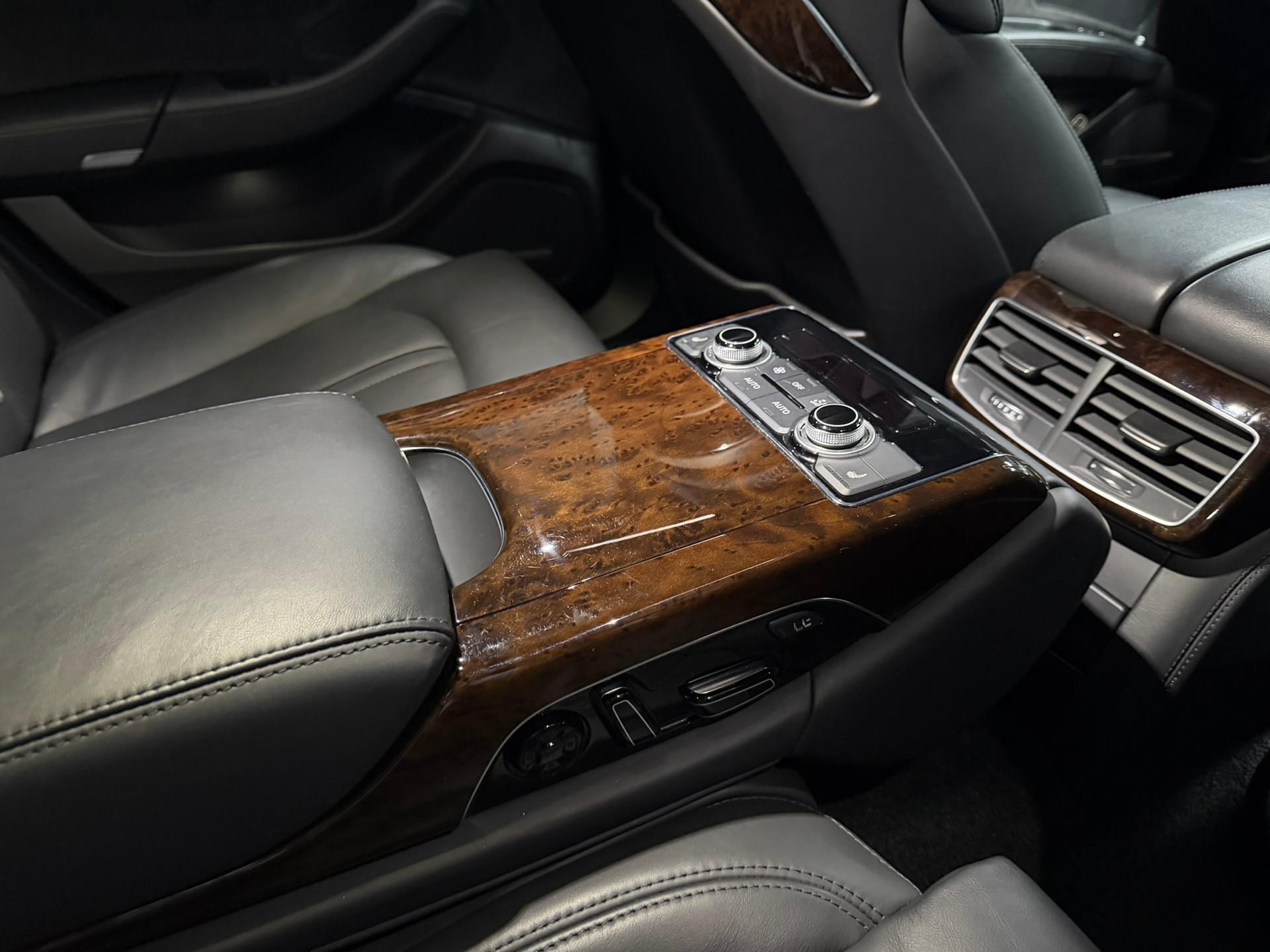 AUDI S8 4.0 TFSI V8 quattro tiptronic-image-20