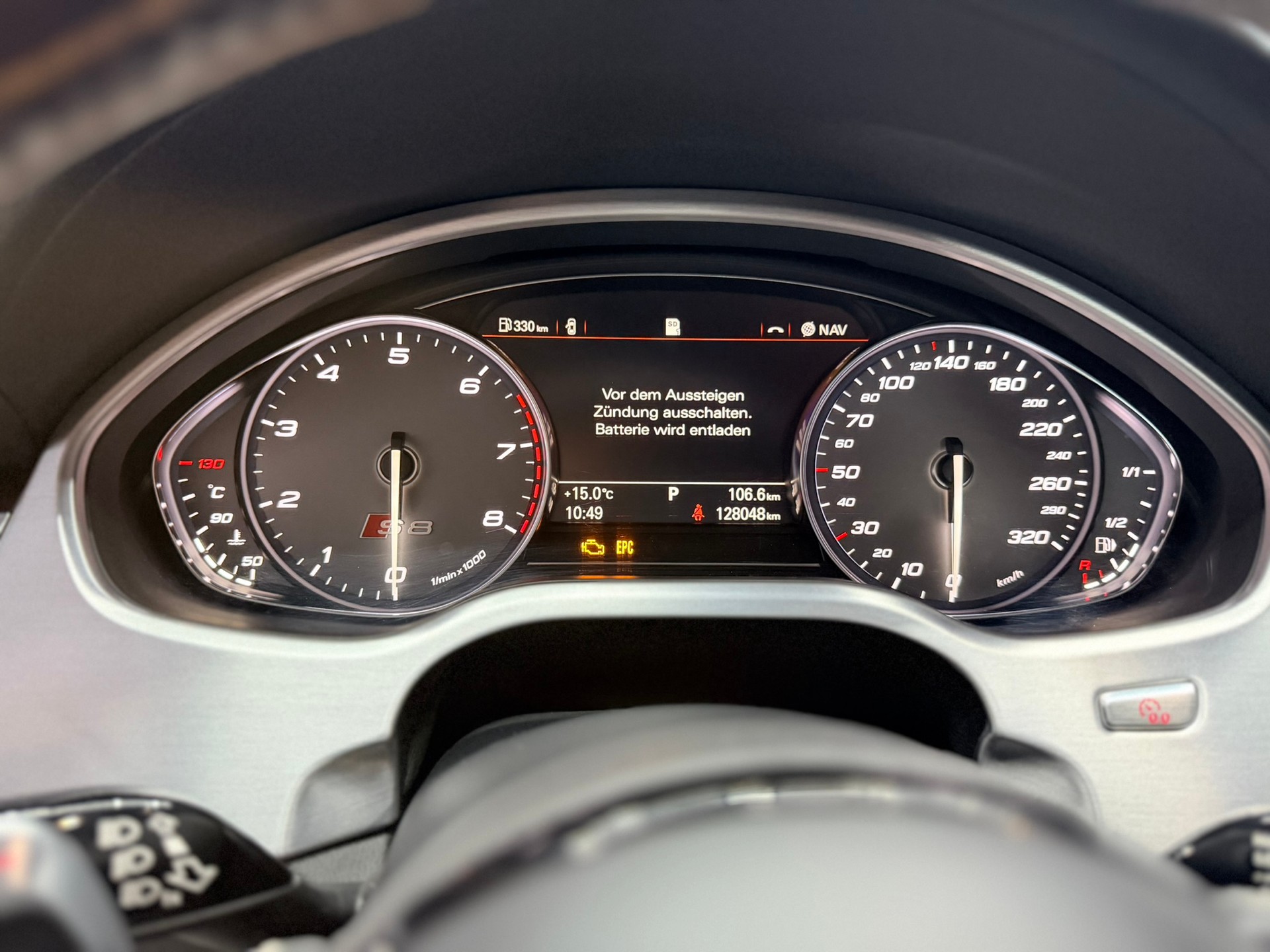 AUDI S8 4.0 TFSI V8 quattro tiptronic-image-22
