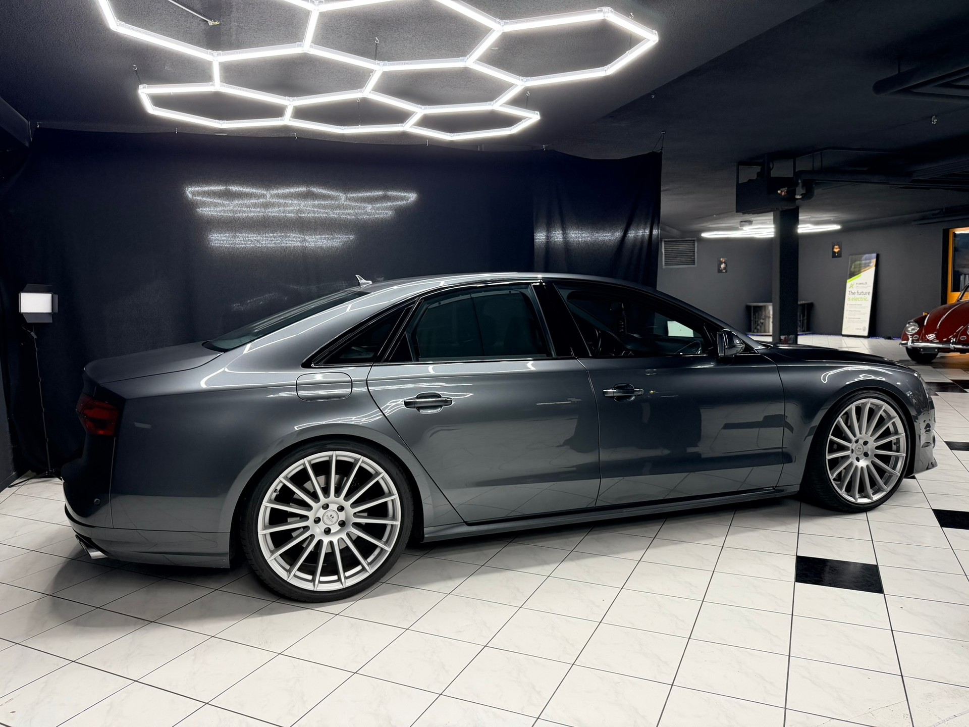 AUDI S8 4.0 TFSI V8 quattro tiptronic-image-12