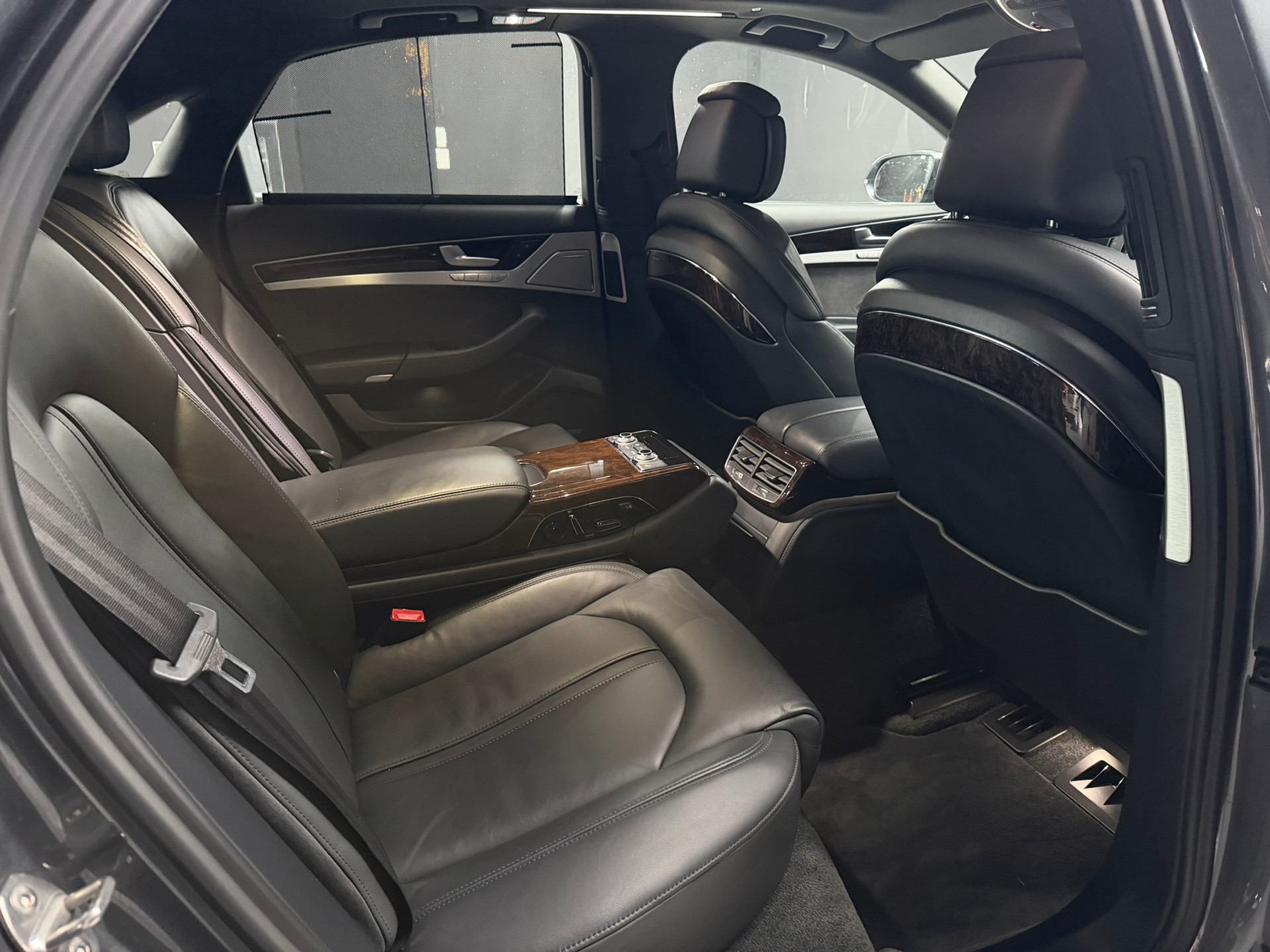 AUDI S8 4.0 TFSI V8 quattro tiptronic-image-19