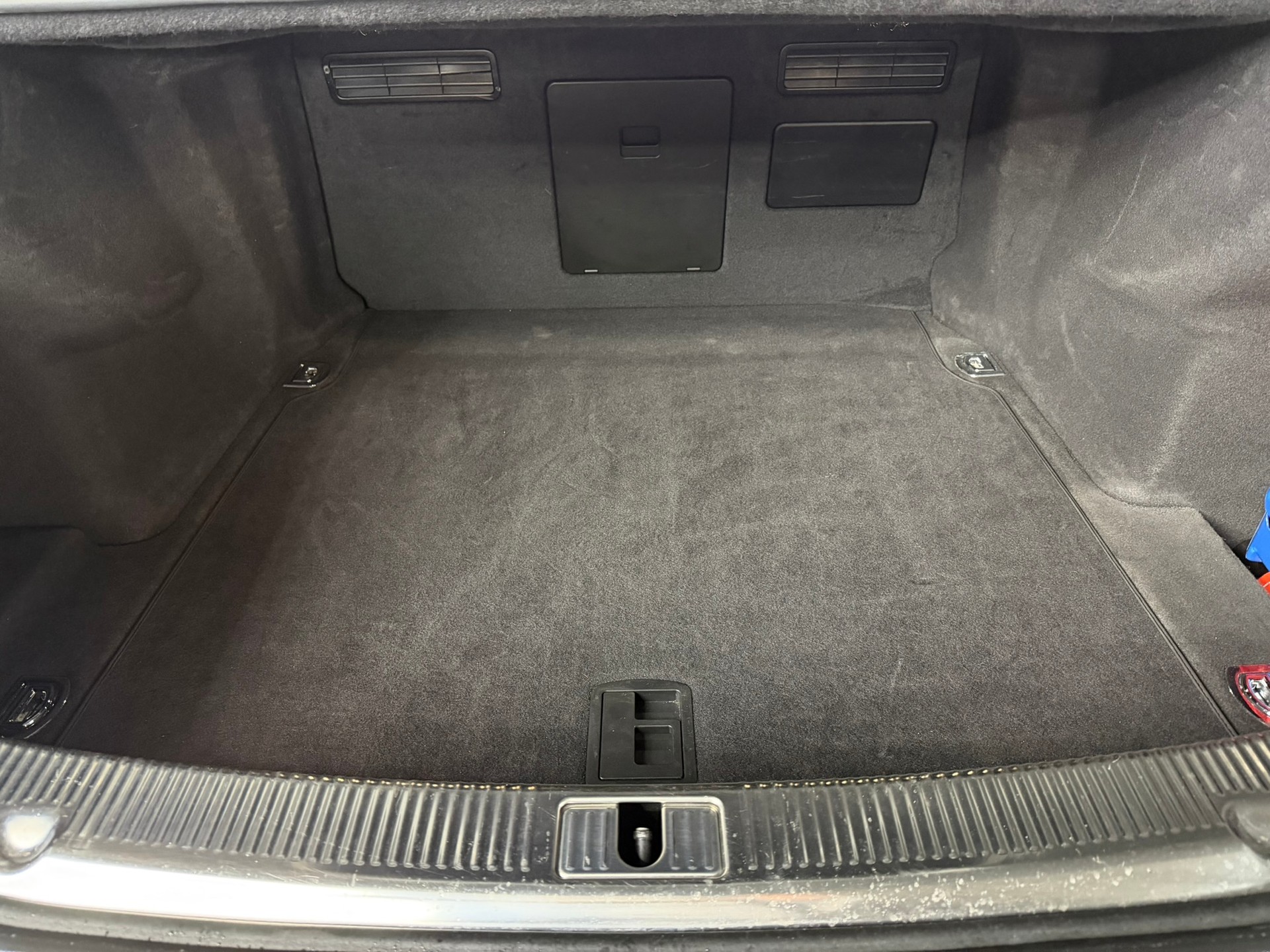 AUDI S8 4.0 TFSI V8 quattro tiptronic-image-24
