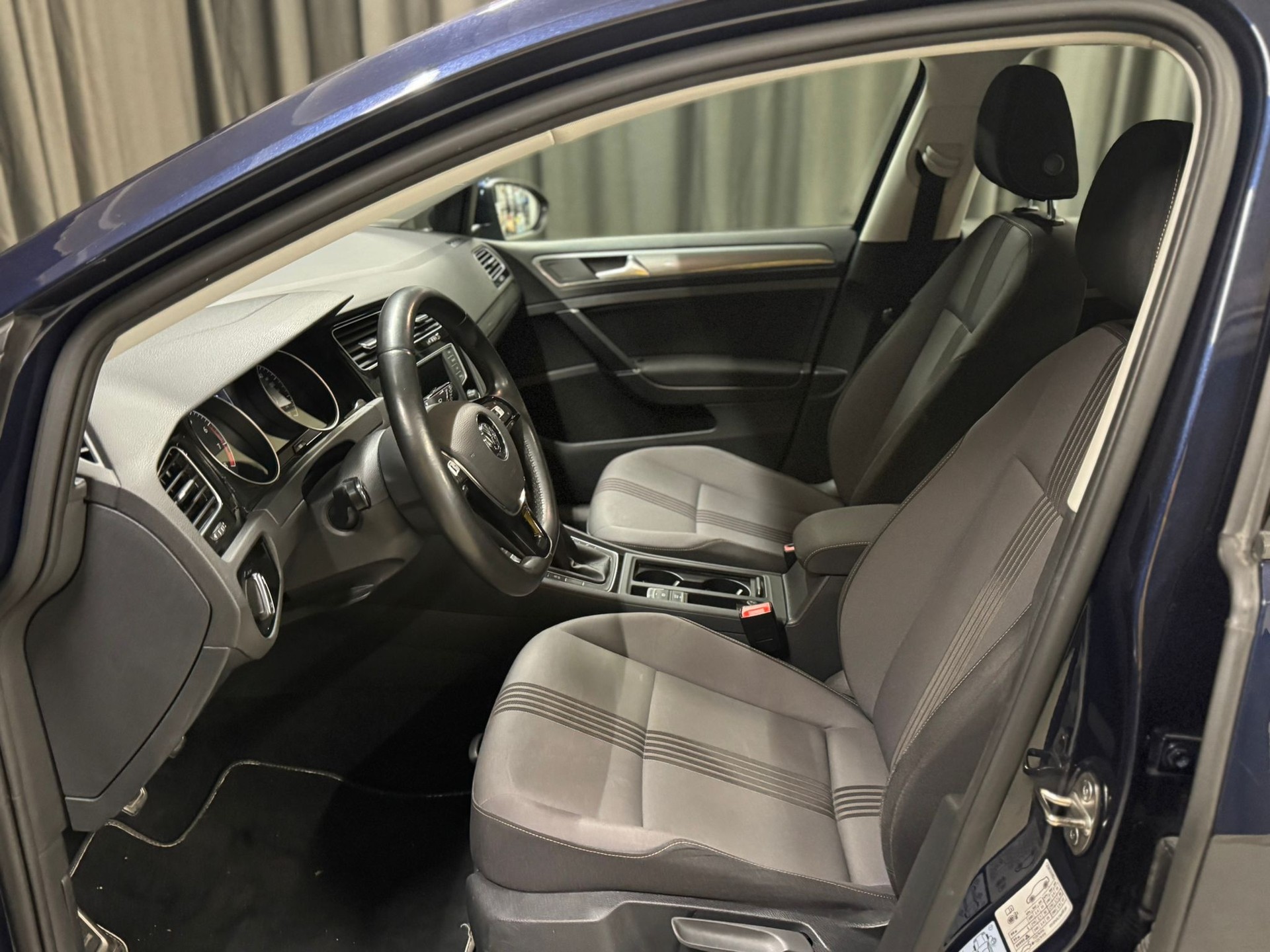VW Golf 1.4 TSI FAHRSCHULE AUTO-image-10