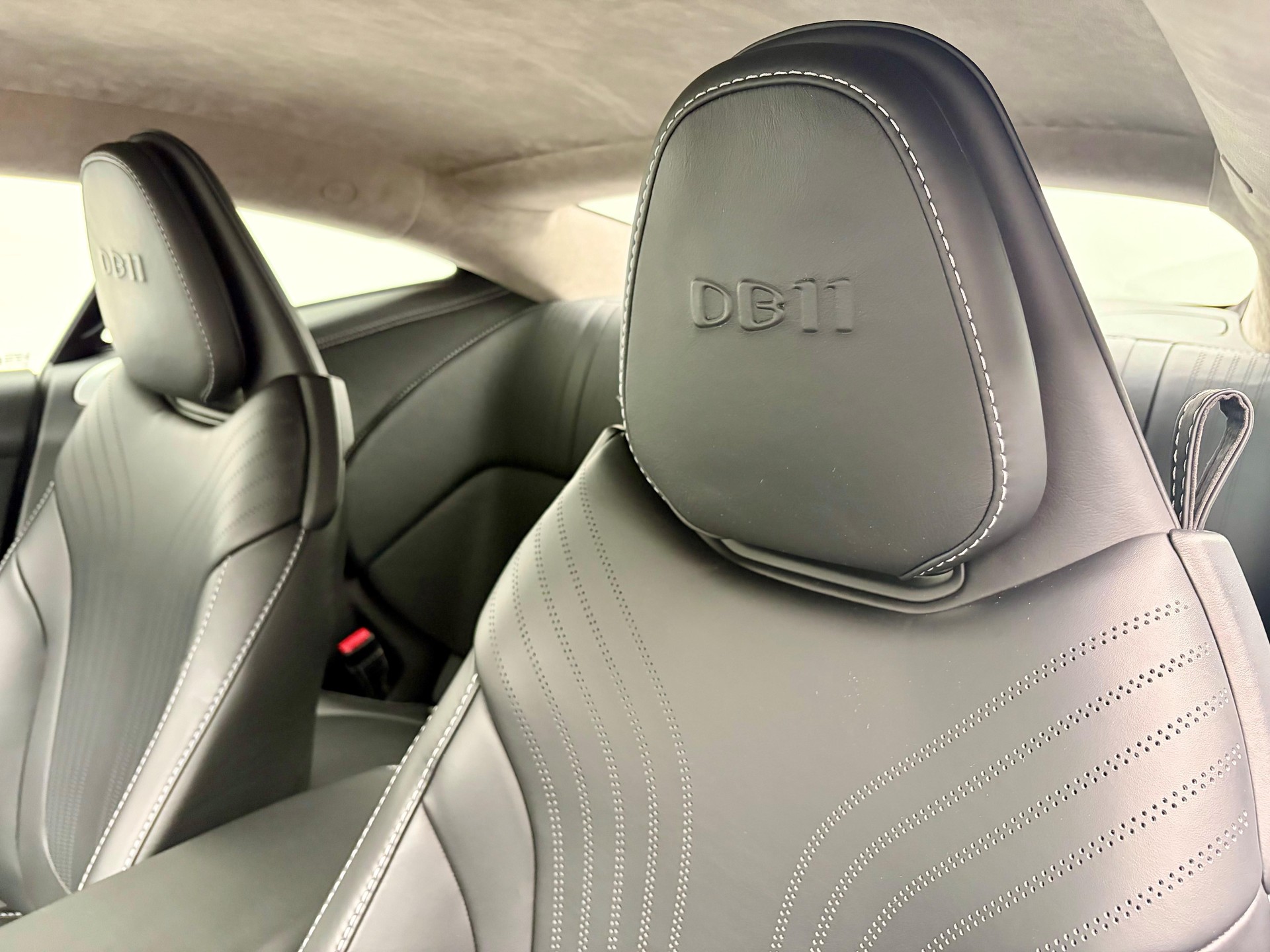 ASTON MARTIN DB11 Coupé 4.0 V8 Bi-Turbo-image-7