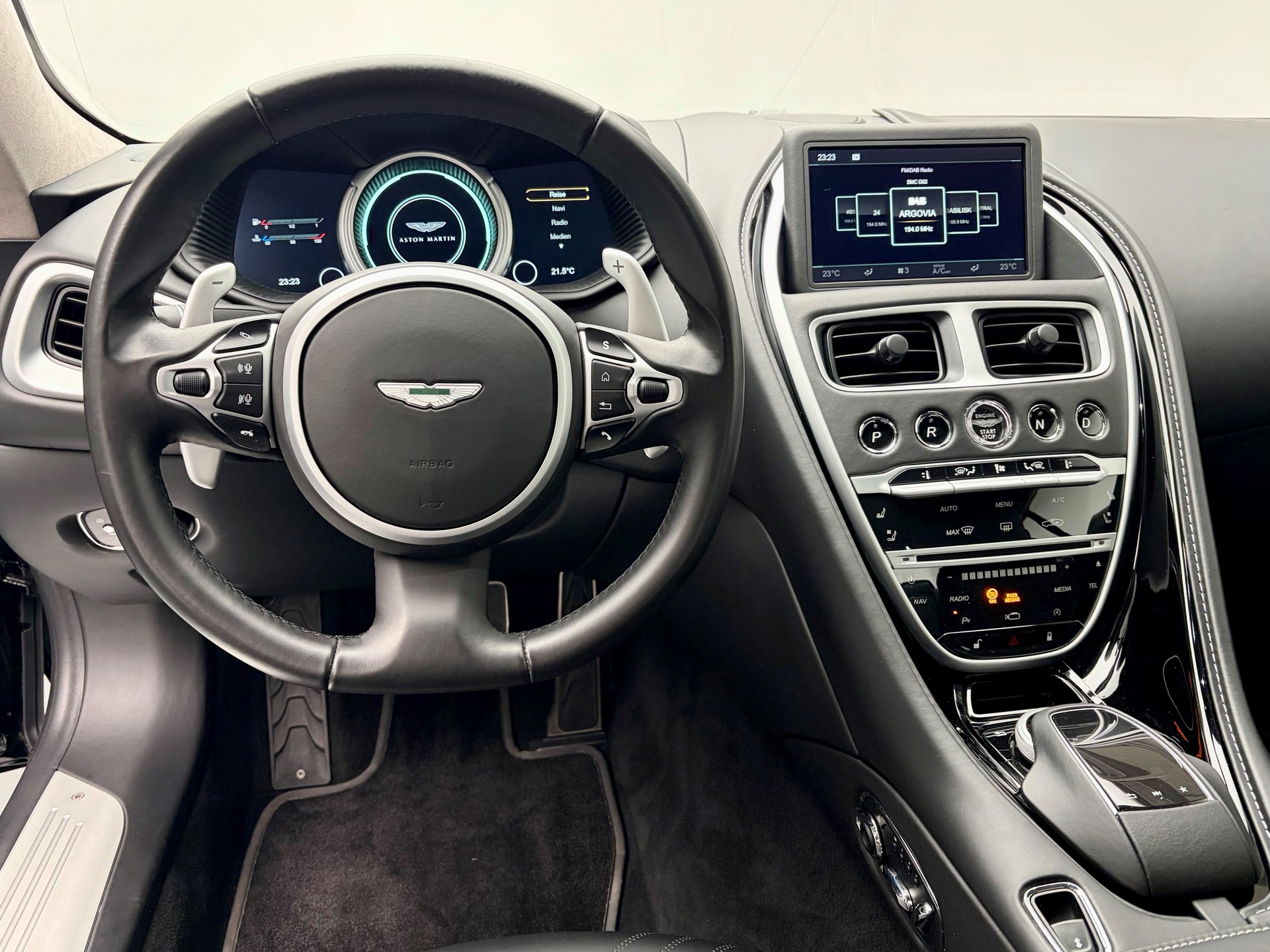 ASTON MARTIN DB11 Coupé 4.0 V8 Bi-Turbo-showroom-element-3