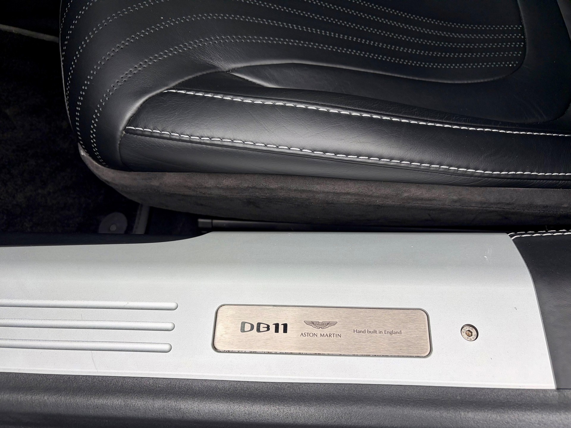 ASTON MARTIN DB11 Coupé 4.0 V8 Bi-Turbo-image-13