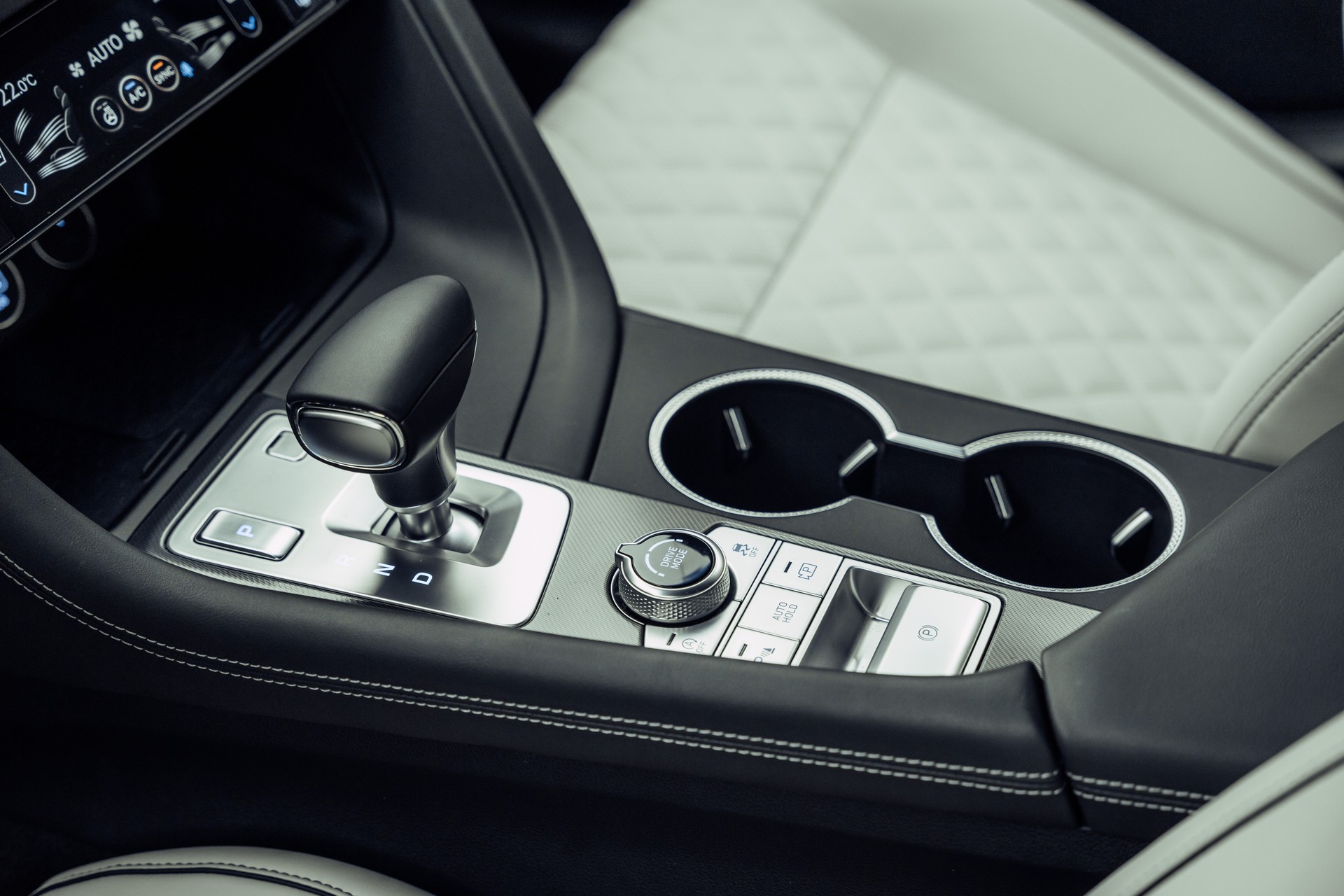 GENESIS G70 Shooting Brake 2.0 T Plus Sport AT8 AWD-image-10