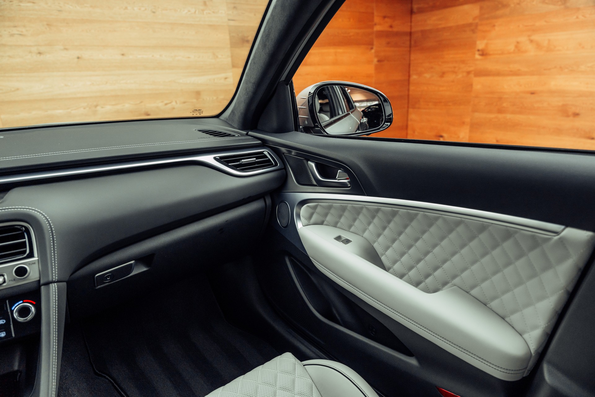 GENESIS G70 Shooting Brake 2.0 T Plus Sport AT8 AWD-image-9