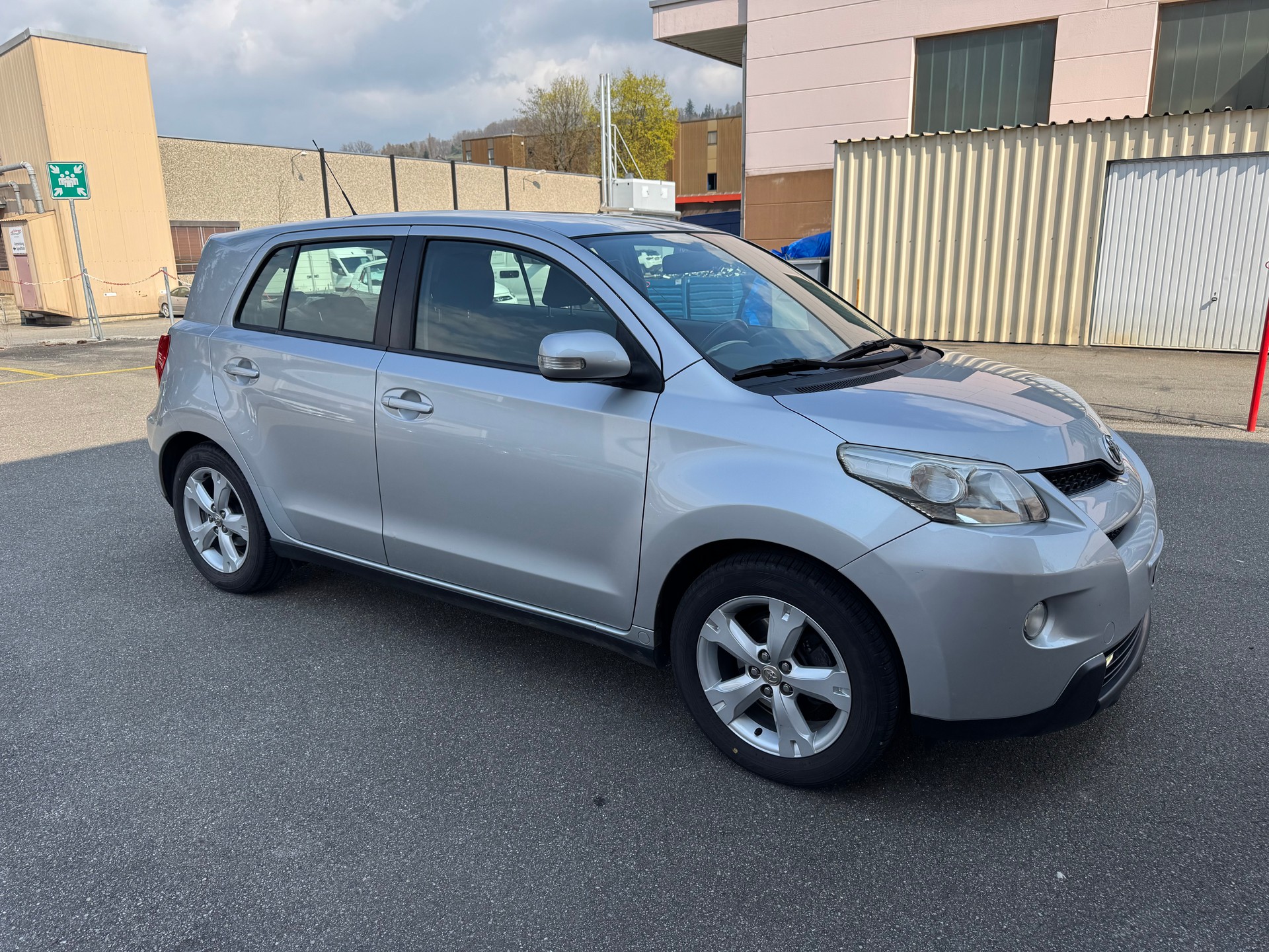 TOYOTA UrbanCruiser 1.33 Dual VVT-i Linea Luna-image-1