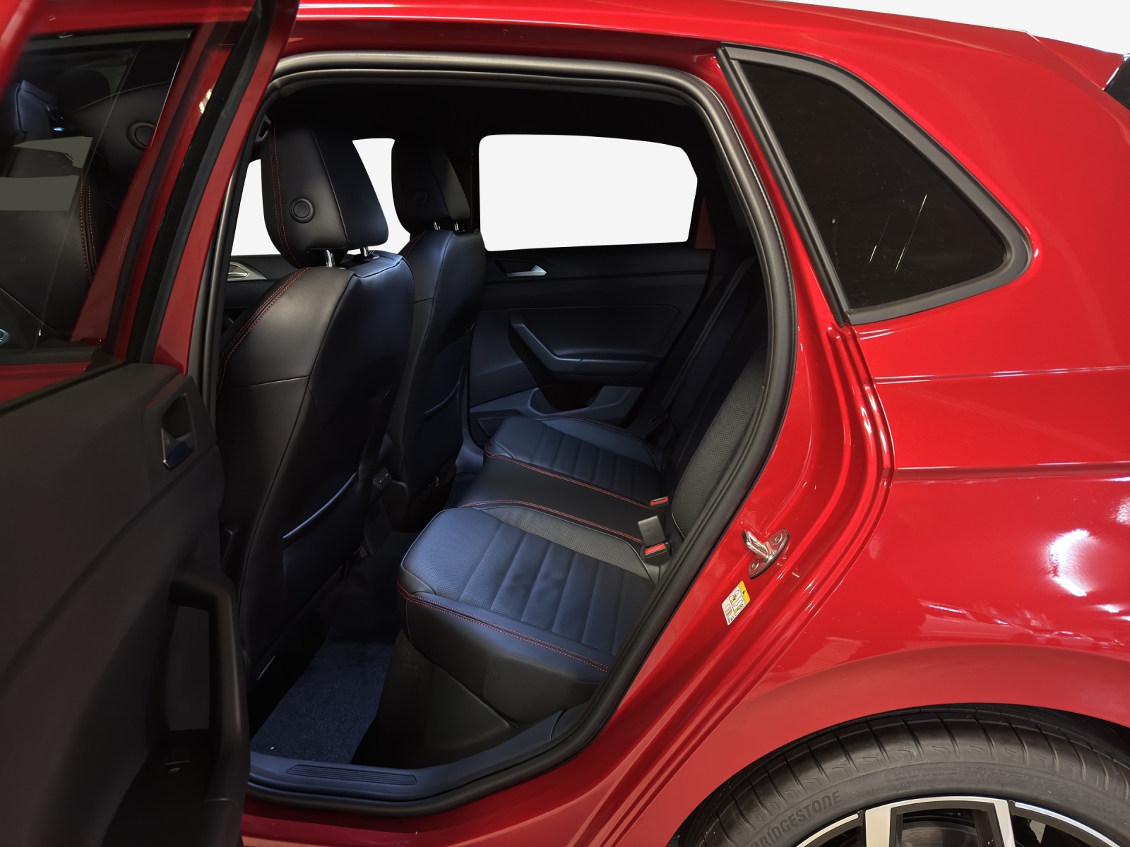 VW Polo 2.0 TSI GTI DSG-image-11