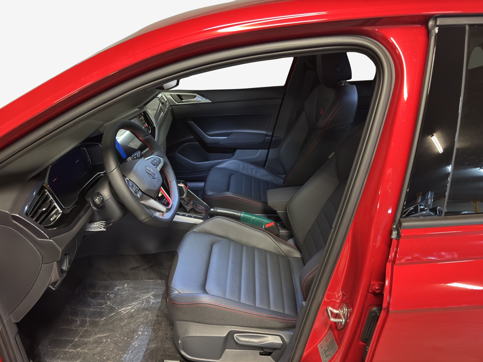 VW Polo 2.0 TSI GTI DSG-image-7