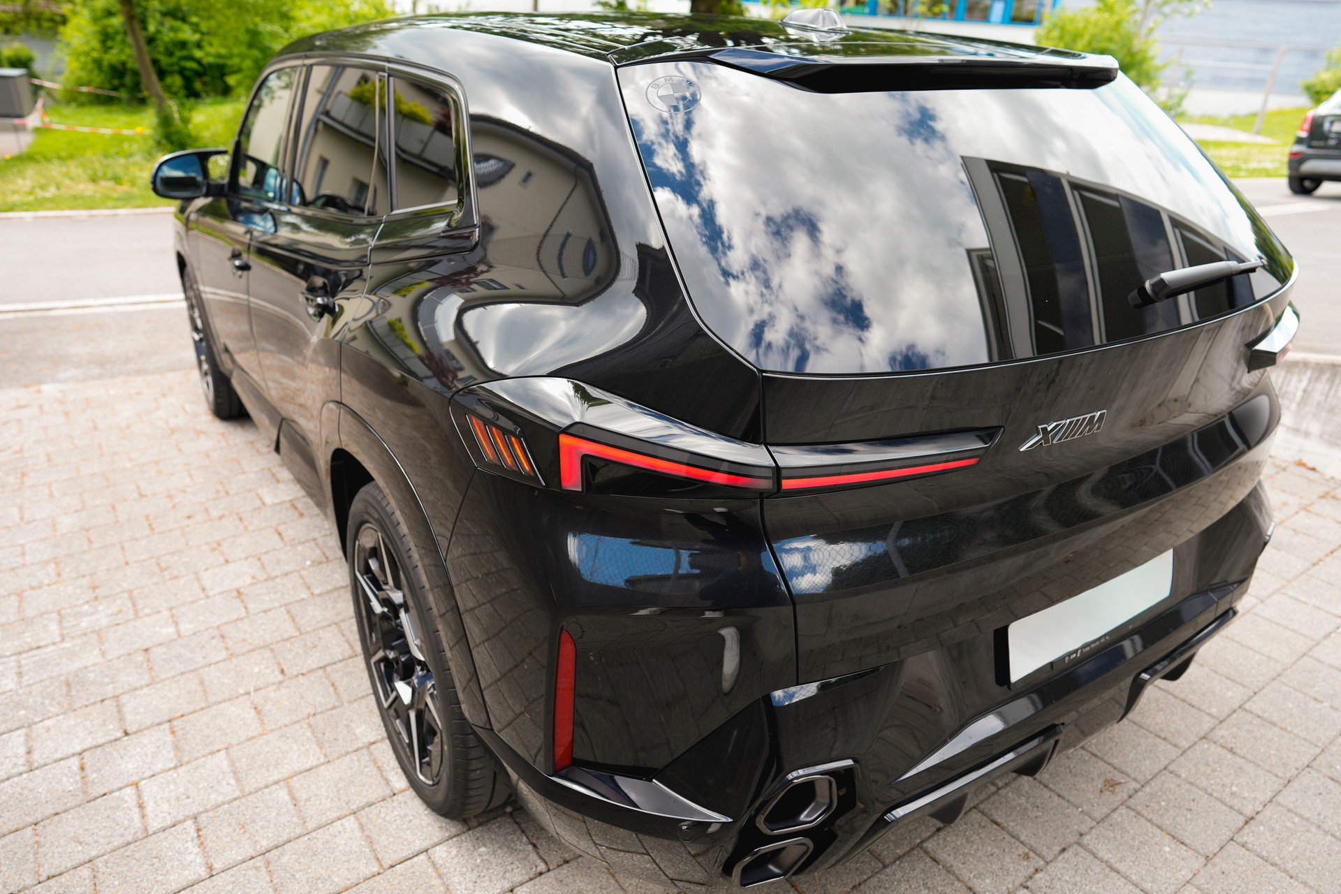 BMW XM50e Plug-in Hybrid (Sommerkompletträder 23" | Winterkompletträder 22"Leasingübernahme möglich)-image-3