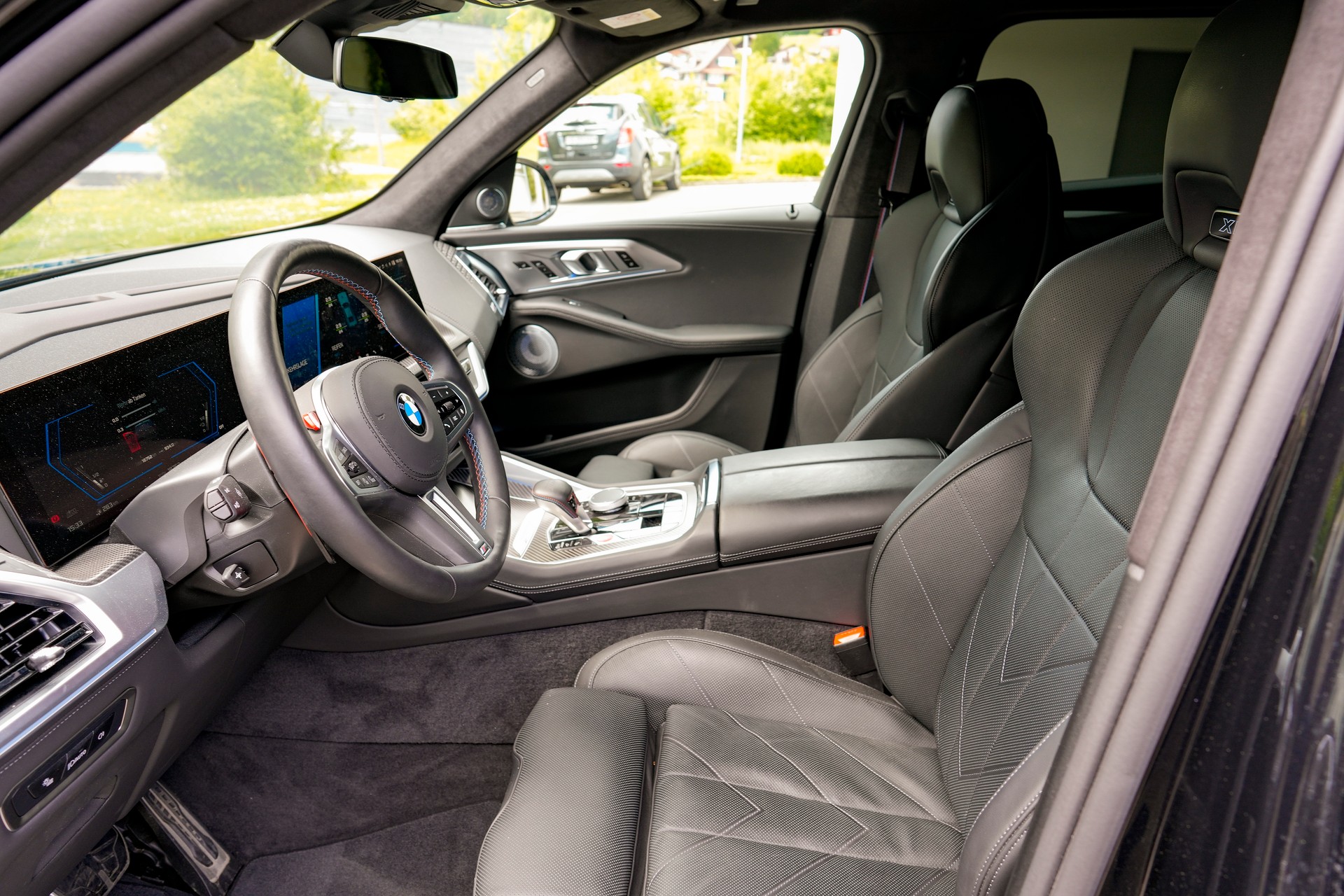 BMW XM50e Plug-in Hybrid (Sommerkompletträder 23" | Winterkompletträder 22"Leasingübernahme möglich)-image-8