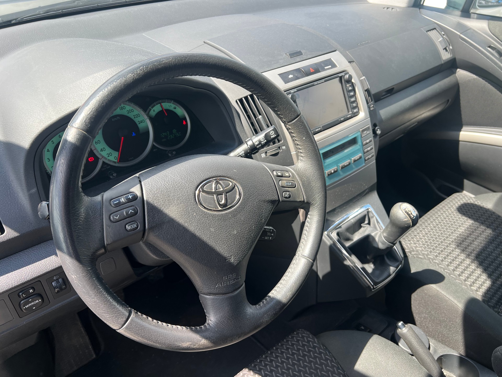 TOYOTA Corolla Verso 1.8 Limited* 7 Plätze, Navigation, 360’ kamera-image-13