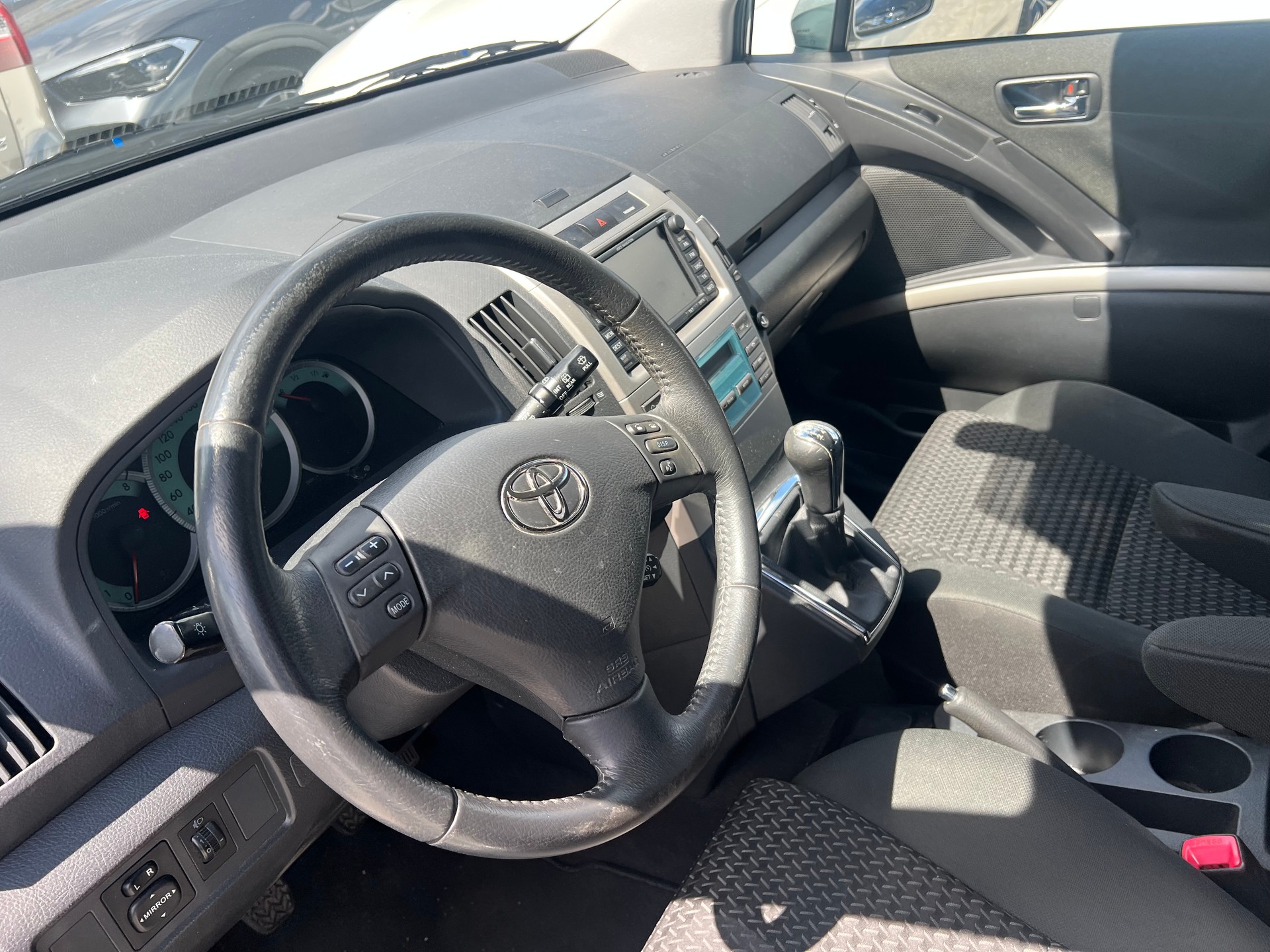 TOYOTA Corolla Verso 1.8 Limited* 7 Plätze, Navigation, 360’ kamera-image-11