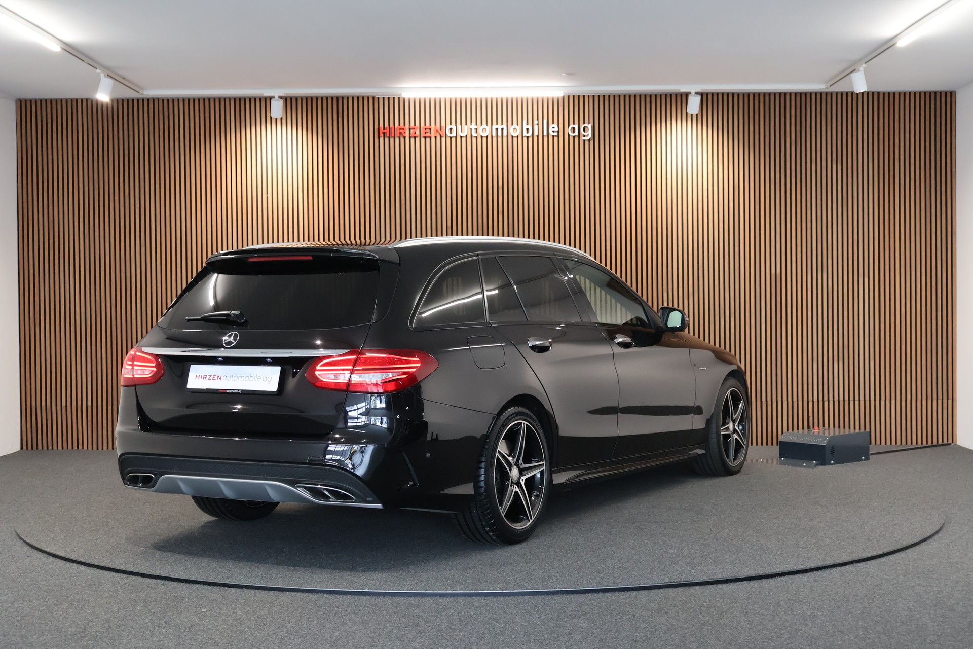 MERCEDES-BENZ C 450 AMG 4Matic 7G-Tronic-image-4