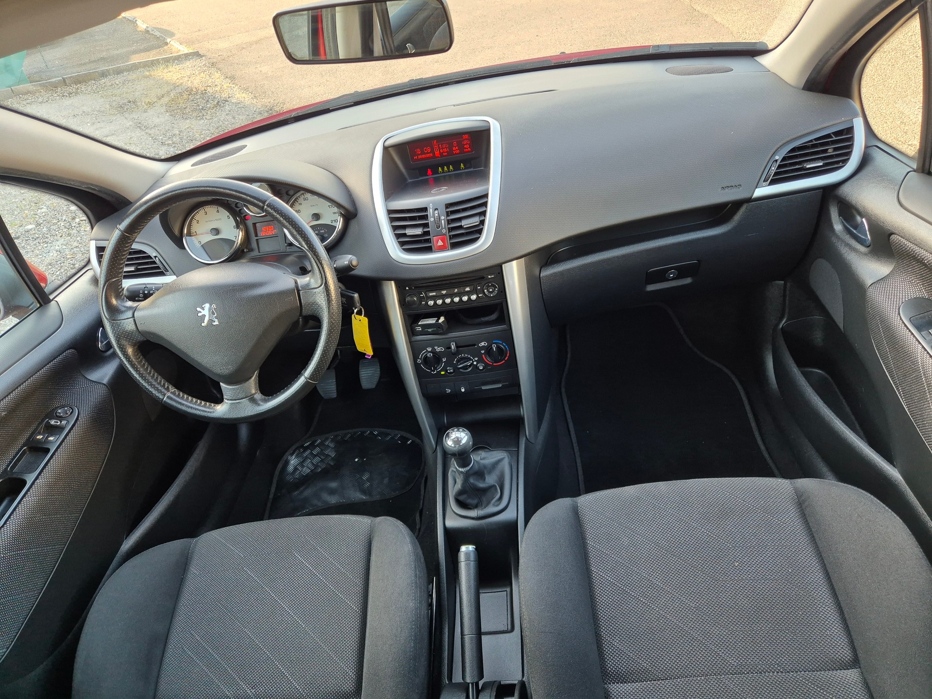 PEUGEOT 207 1.6 16V XT-image-10