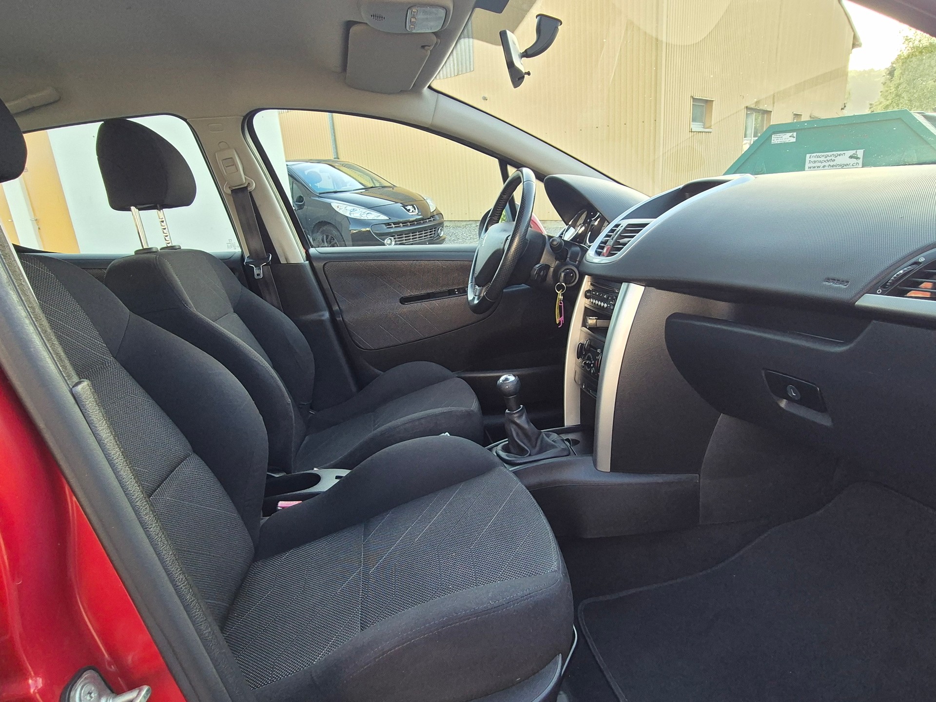 PEUGEOT 207 1.6 16V XT-image-9
