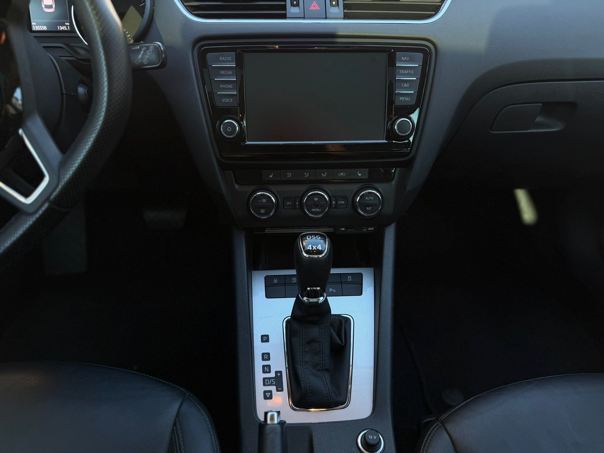 SKODA Octavia Combi 1.8 TSI Style 4x4 DSG-image-8