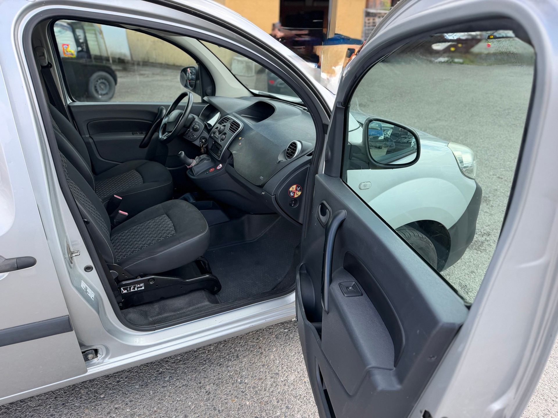 RENAULT Kangoo Maxi dCi 90 Access 2 Plätze / 2 places-image-10