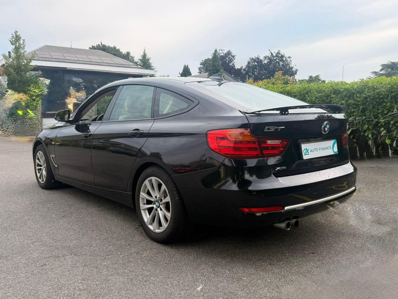 BMW 328i GT xDrive Steptronic-showroom-element-3