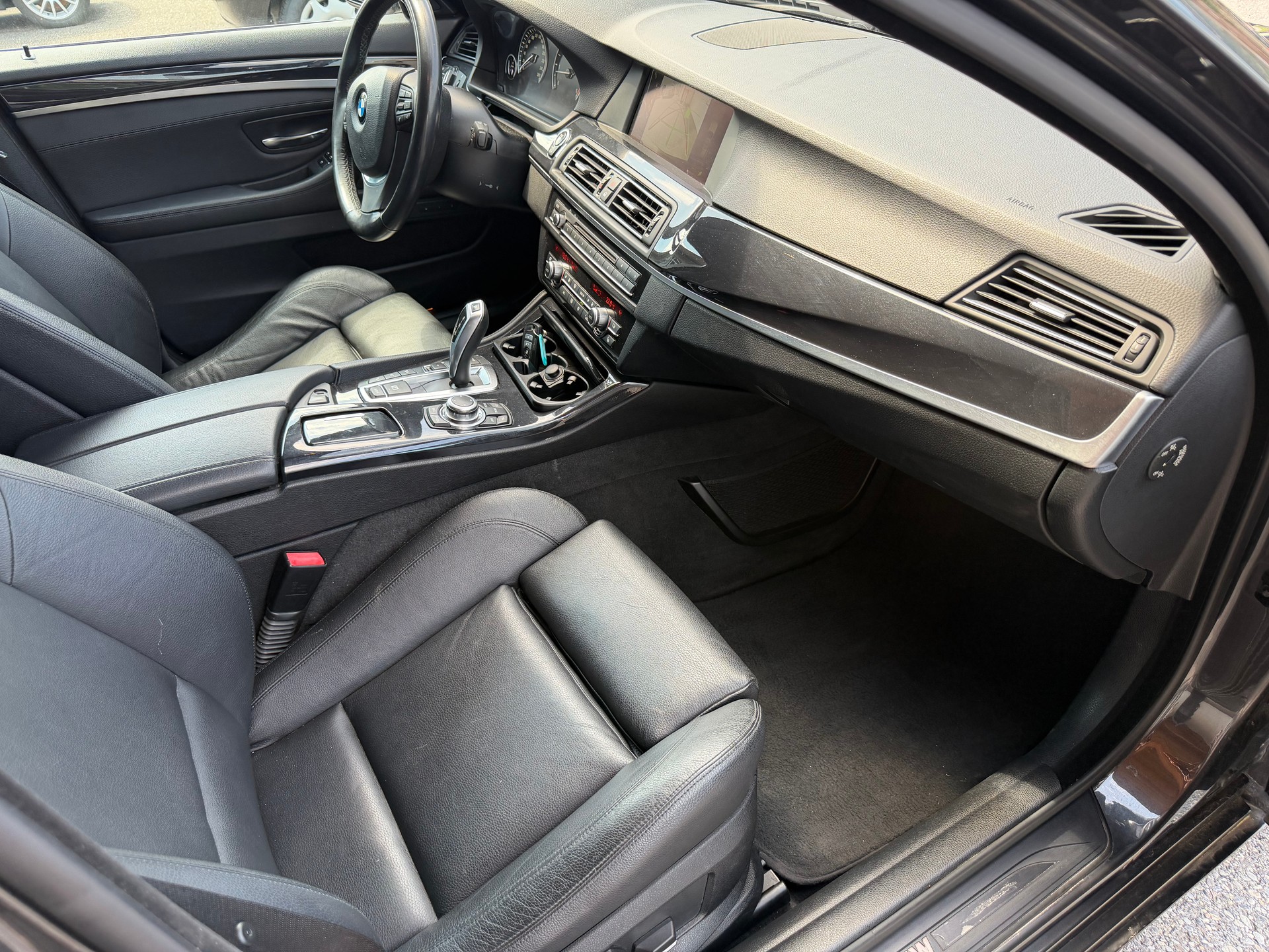 BMW 535d xDrive Touring Steptronic-showroom-element-3