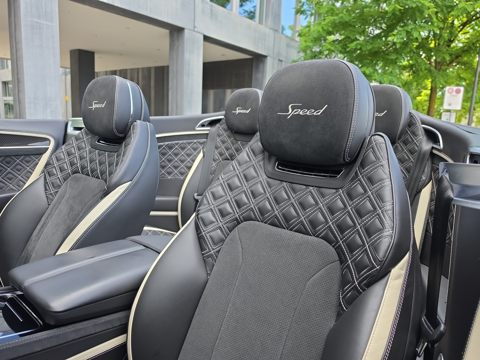 BENTLEY Continental GTC 6.0 W12 Speed mit Vollausstattung!-image-11