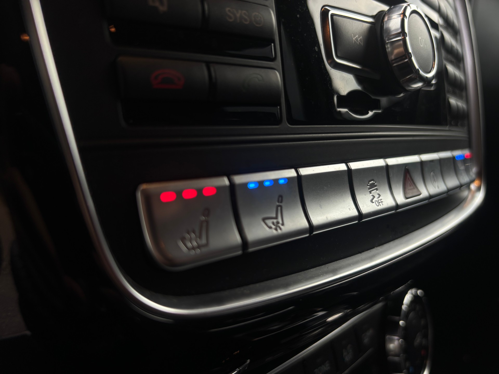 MERCEDES-BENZ G 63 AMG-image-21