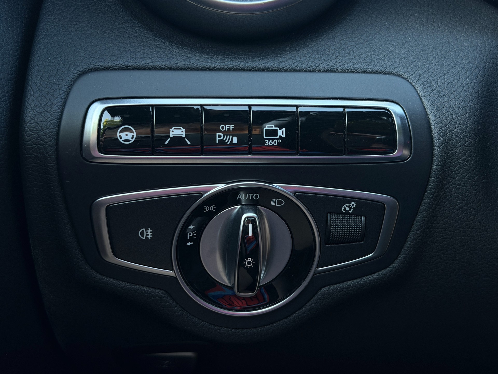 MERCEDES-BENZ C 400 AMG Line 4Matic 9G-Tronic-image-22