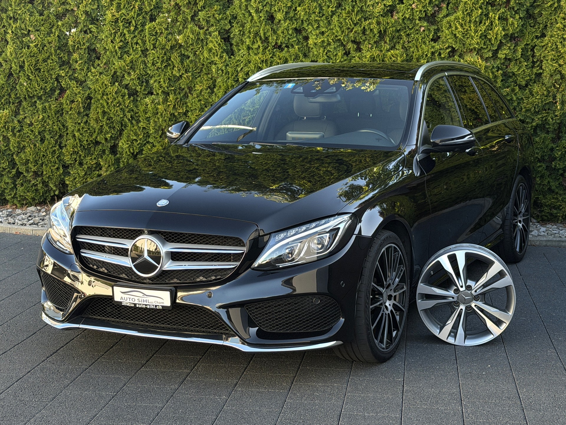 MERCEDES-BENZ C 400 AMG Line 4Matic 9G-Tronic-showroom-element-3