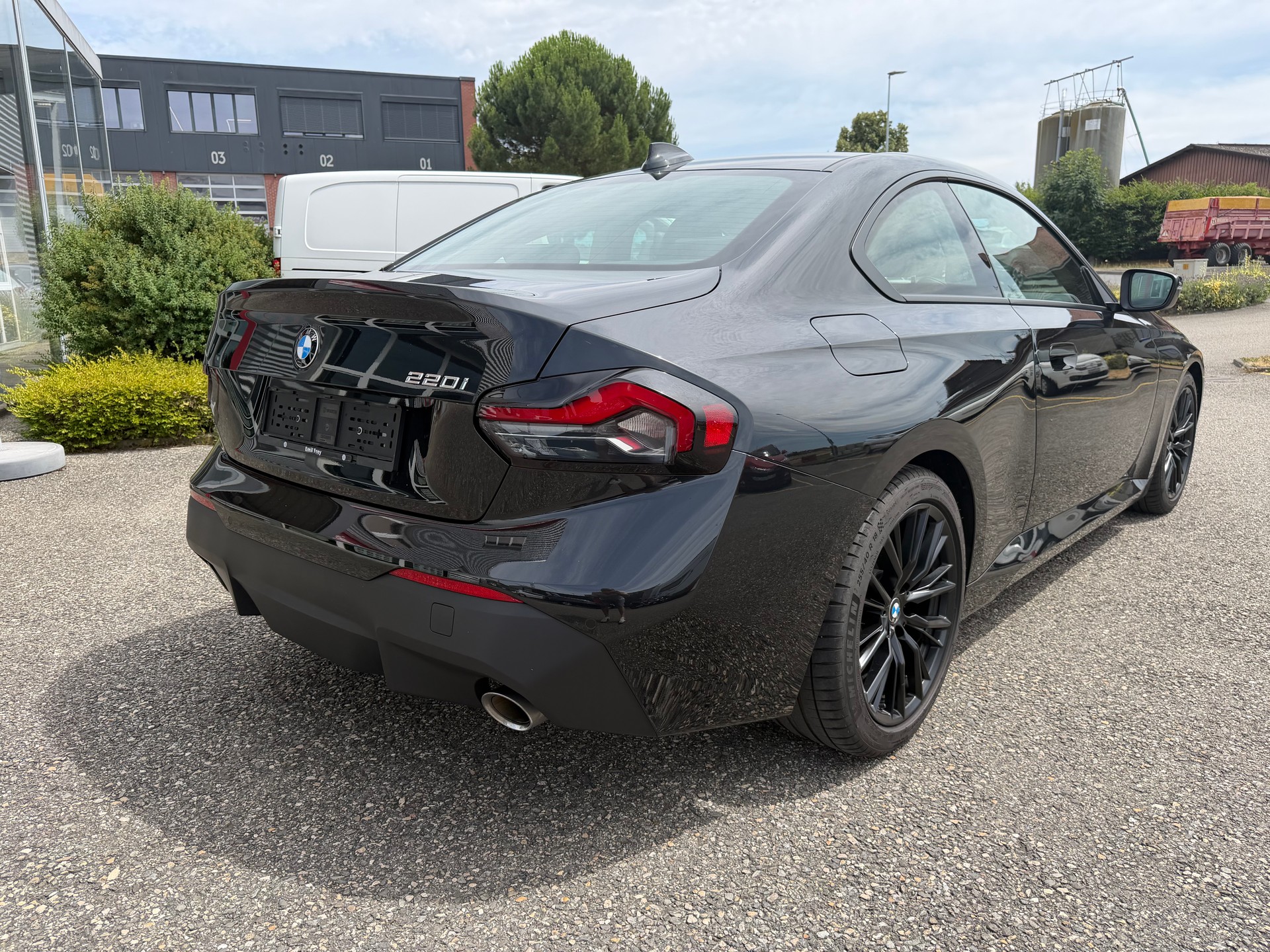 BMW 220i-image-2